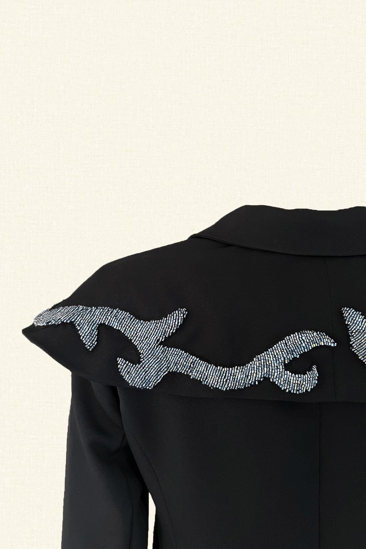 Fırfır Detay Üzeri Dal Motifli Siyah Blazer Ceket