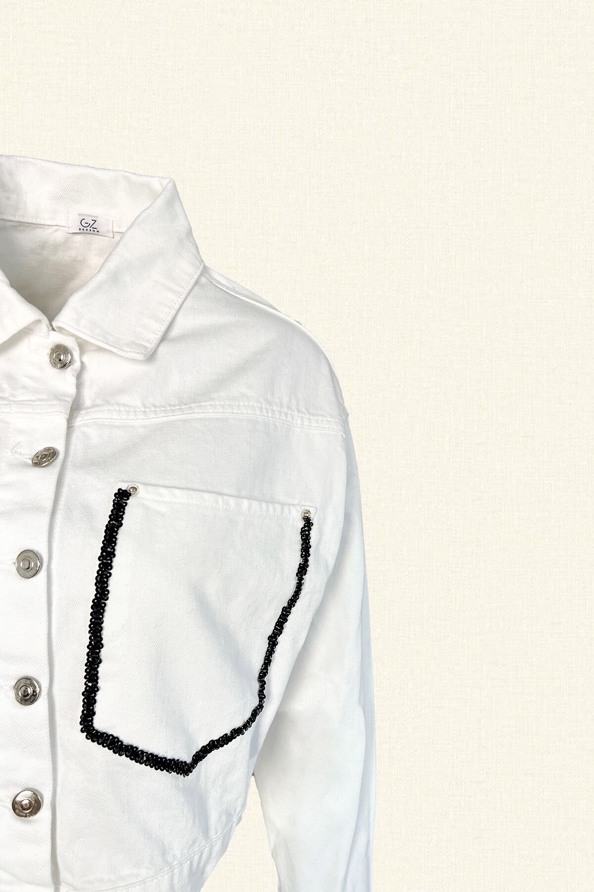 Boncuk İşlemeli Yüz Figürlü Beyaz Oversize Jean Ceket