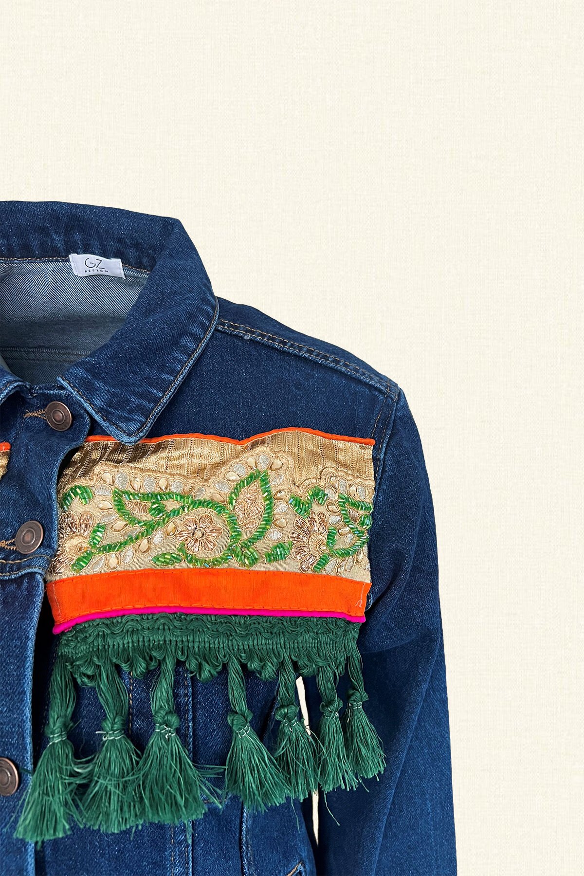 Turuncu Hint İşlemeli Yeşil Püskül Detaylı Koyu Renk Jean Ceket