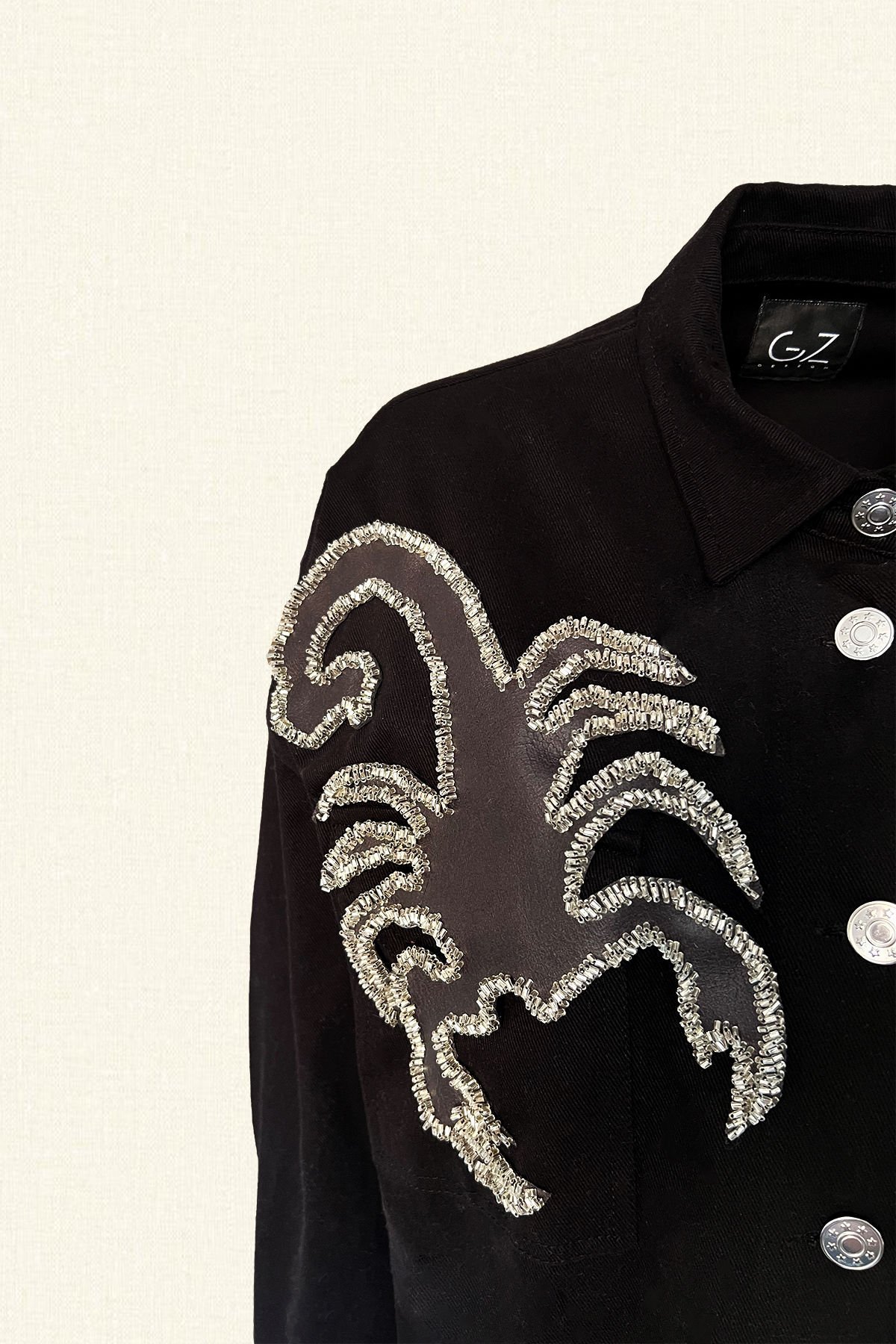 Deri Üzeri Boncuk İşlemeli Akrep Figürlü Uzun Siyah Renk Jean Ceket