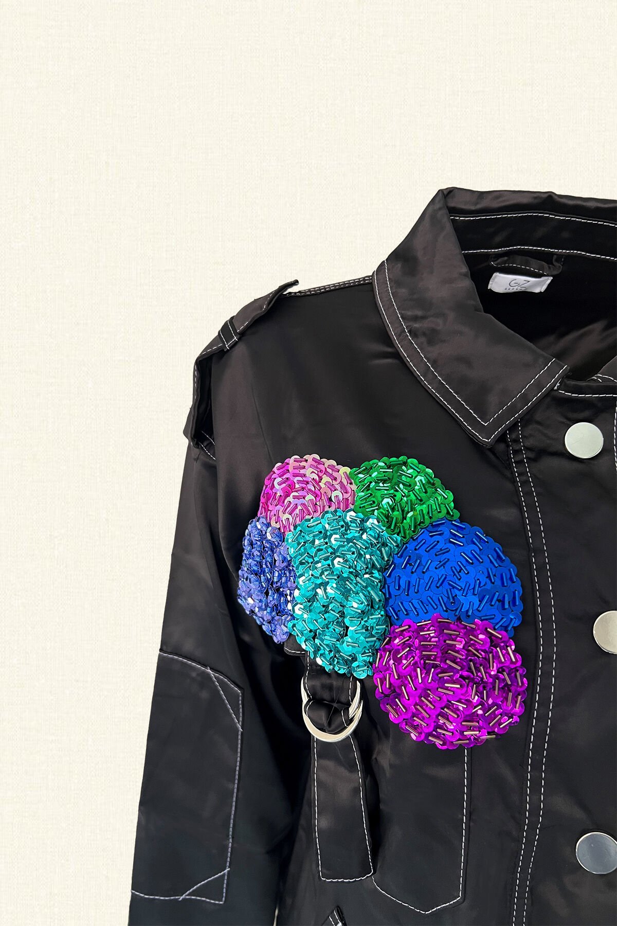 Renkli İşlemeli Siyah Saten Ceket