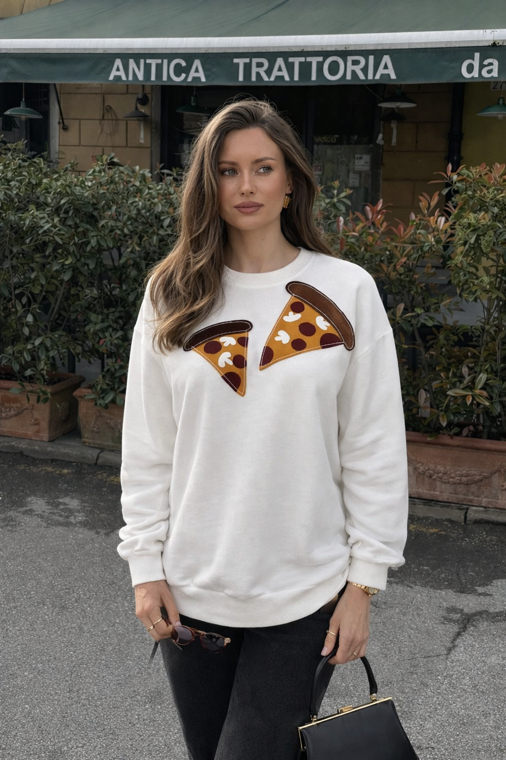 Pizza Motifli Deri Detaylı Beyaz Oversize Sweatshirt