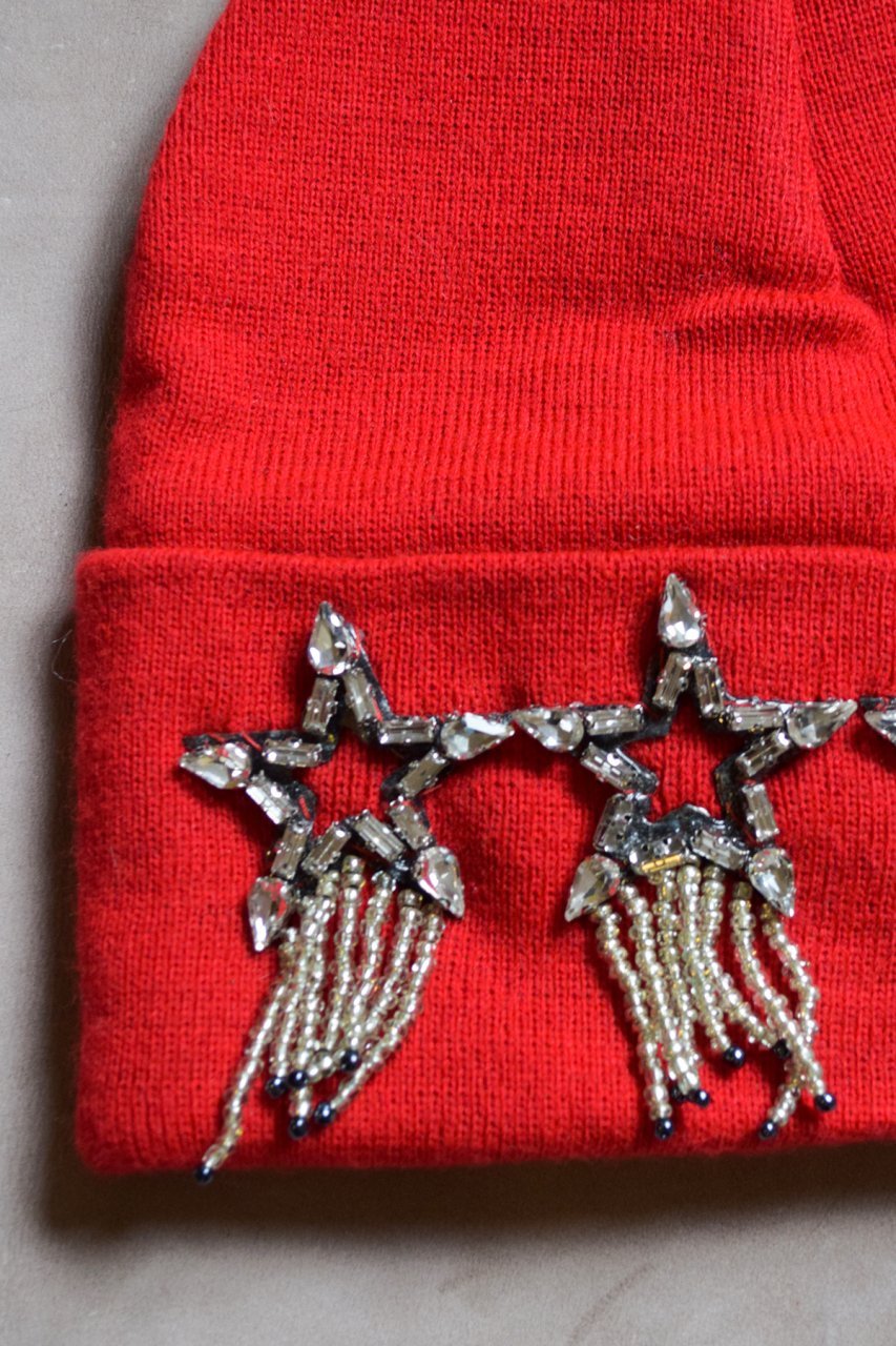 Yıldızlı kırmızı bere