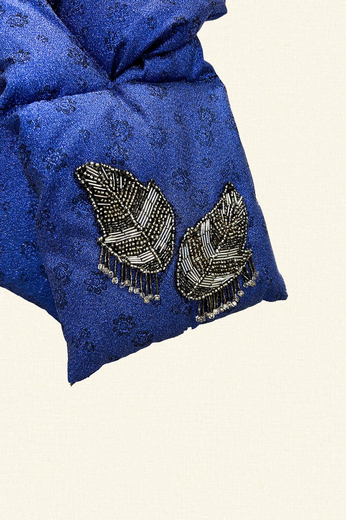 Yaprak Detaylı Mavi Şişme Atkı