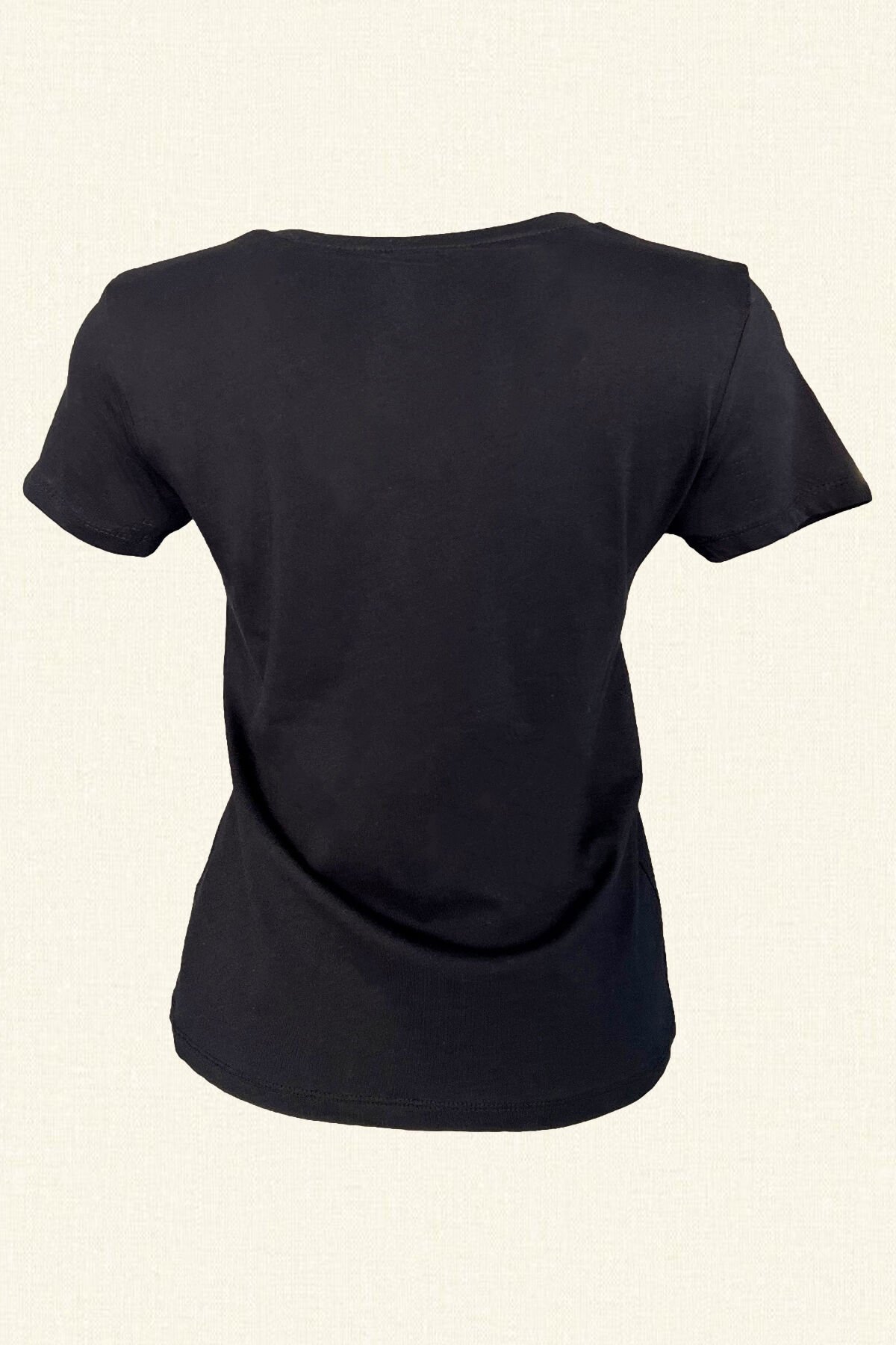 Gümüş Harf İşlemeli  V-Yaka Siyah Tişört