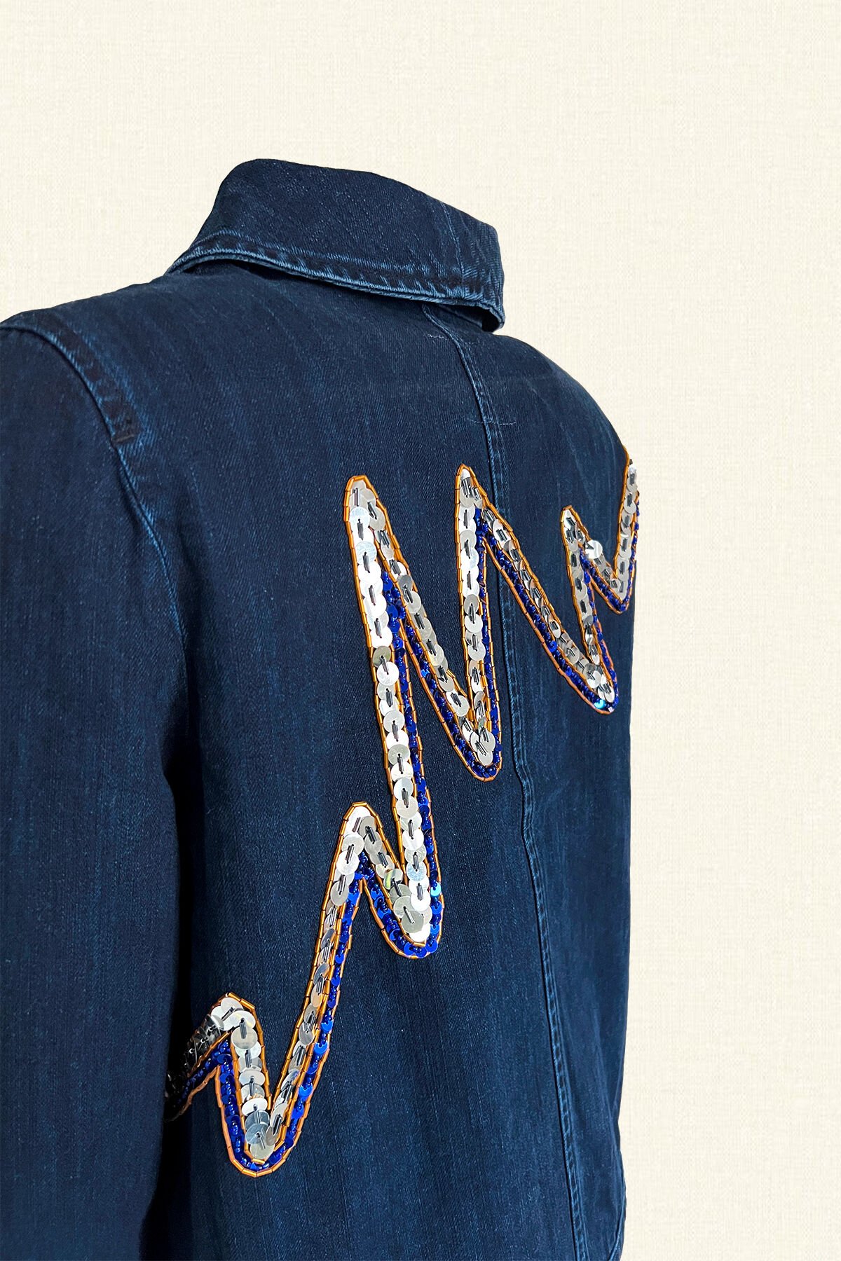 Gümüş Zigzag İşlemeli Koyu Renk Jean Ceket