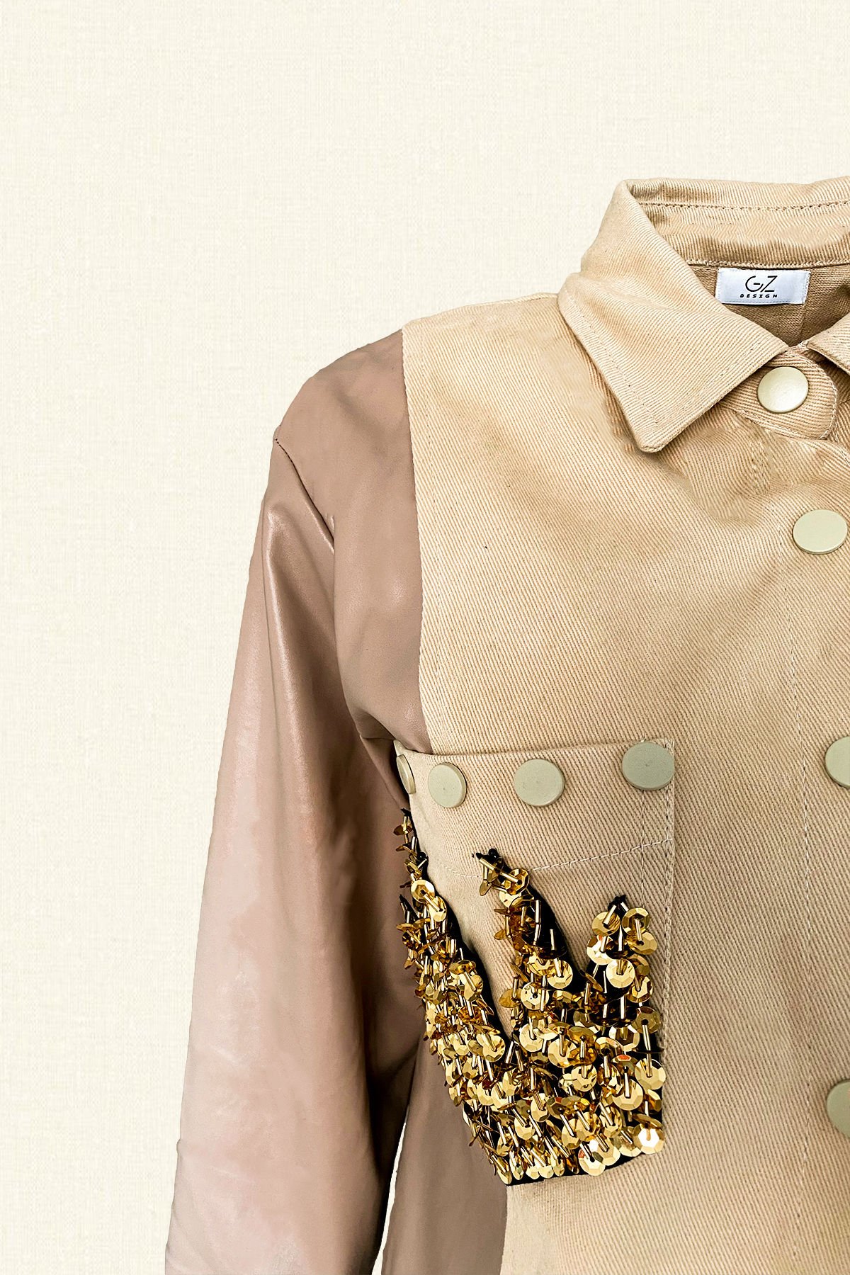 Gold Alev İşlemeli Kolları Deri Detaylı Krem Renk Jean Ceket