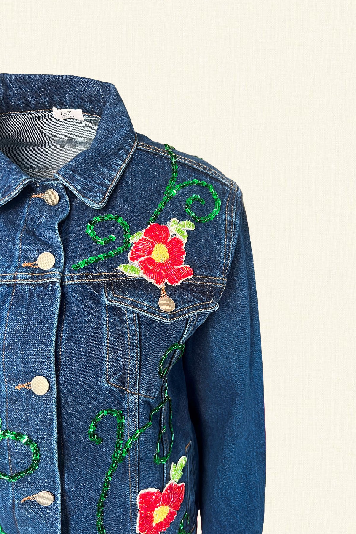 Kırmızı Çiçek İşlemeli Koyu Renk Jean Ceket