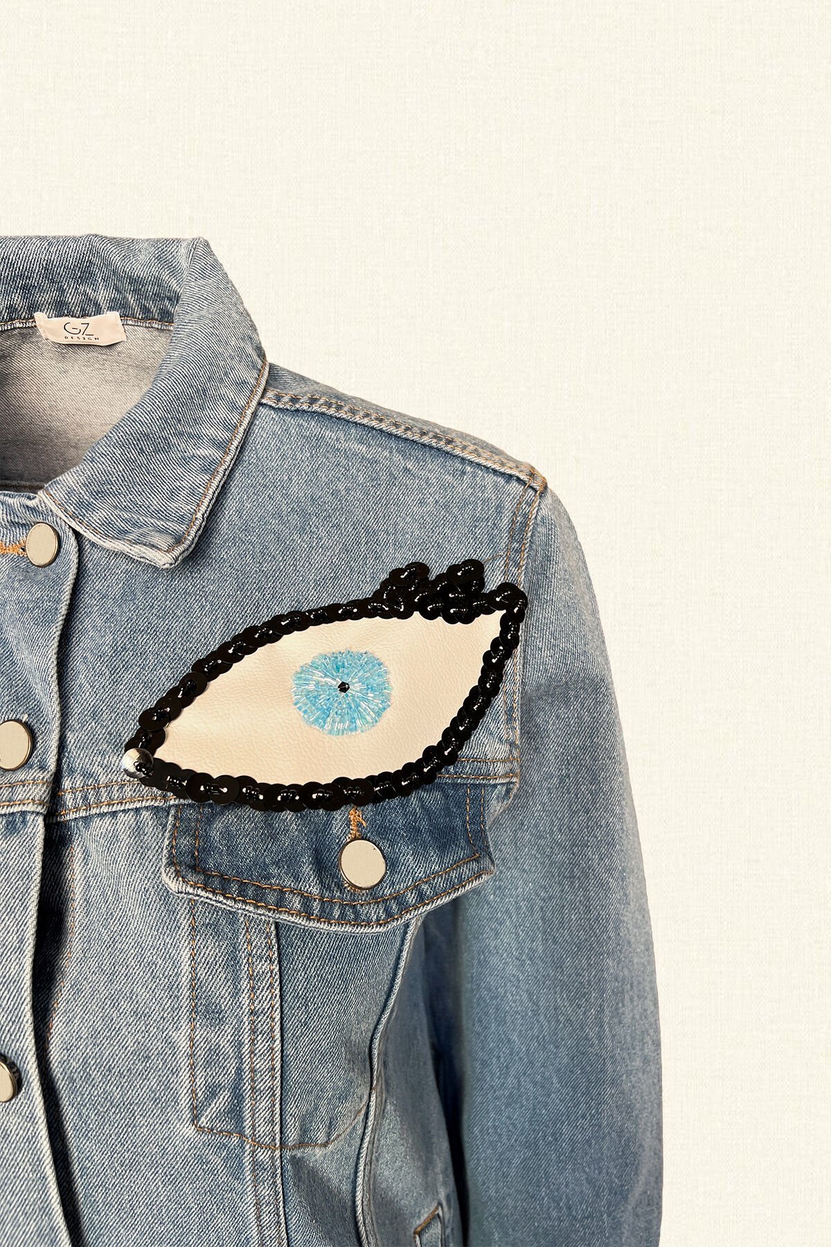 Göz İşlemeli Açık Renk Jean Ceket