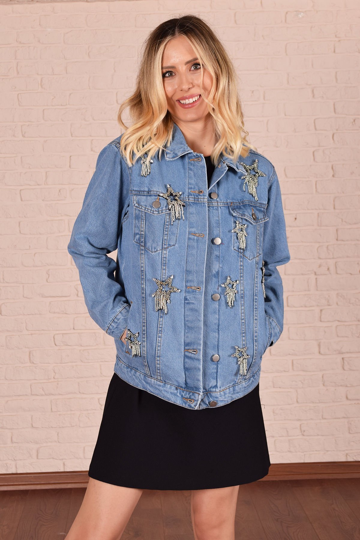 Yıldız İşlemeli Açık Renk Jean Ceket