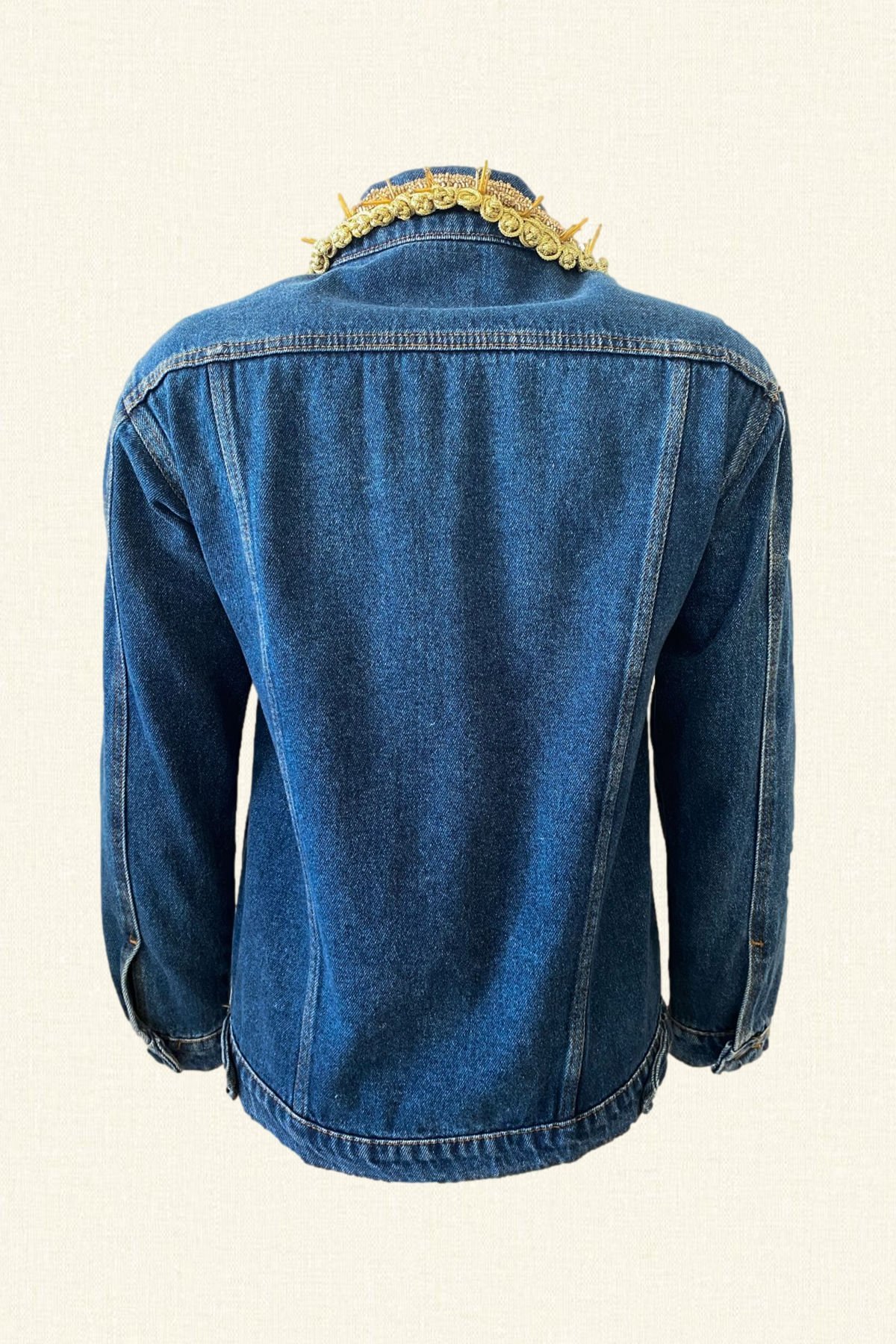 Yakası ve Önü Sırma İşlemeli Koyu Renk Jean Ceket