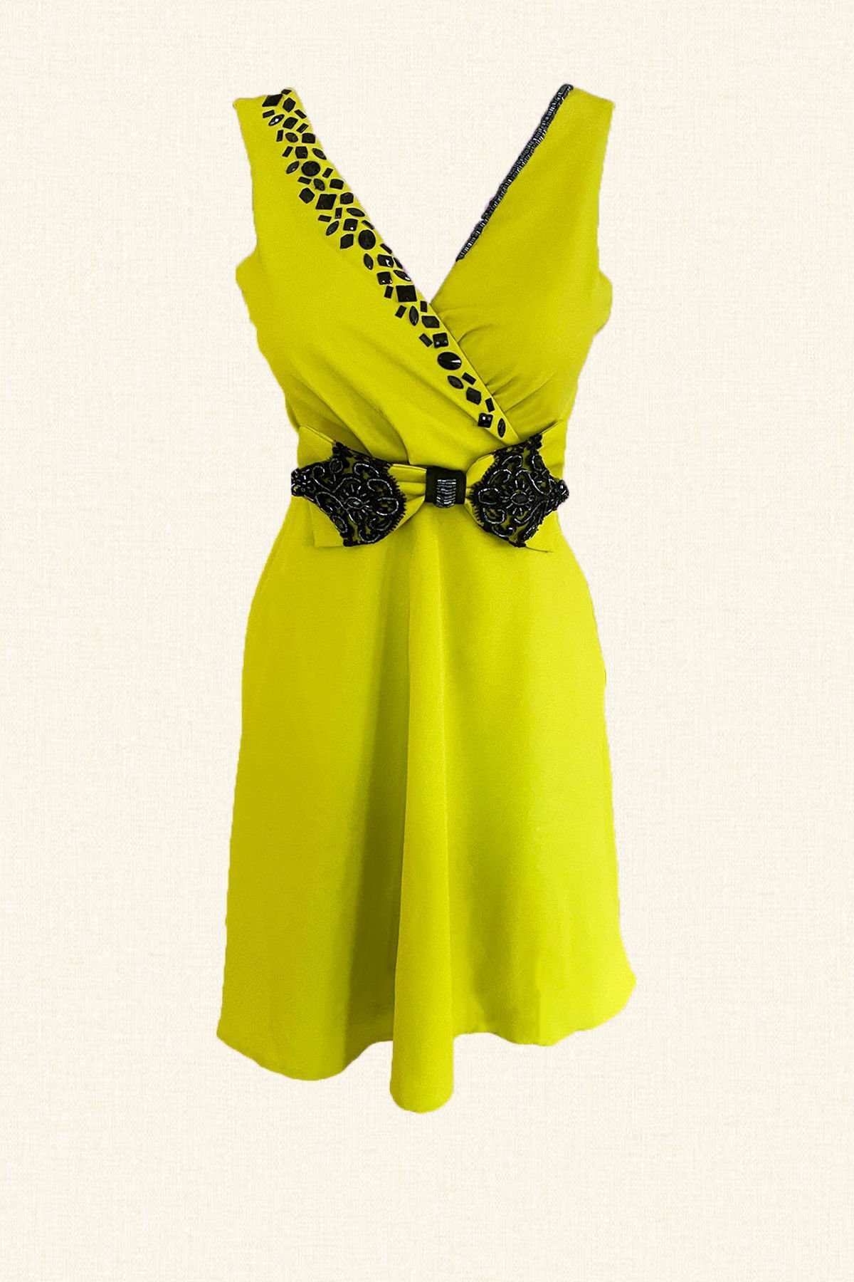 Siyah İşlemeli Fiyonk Detaylı Fıstık Yeşil Elbise