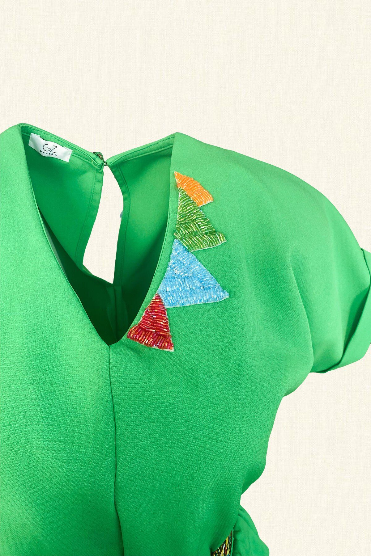 Renkli İşlemeli Yeşil Tulum