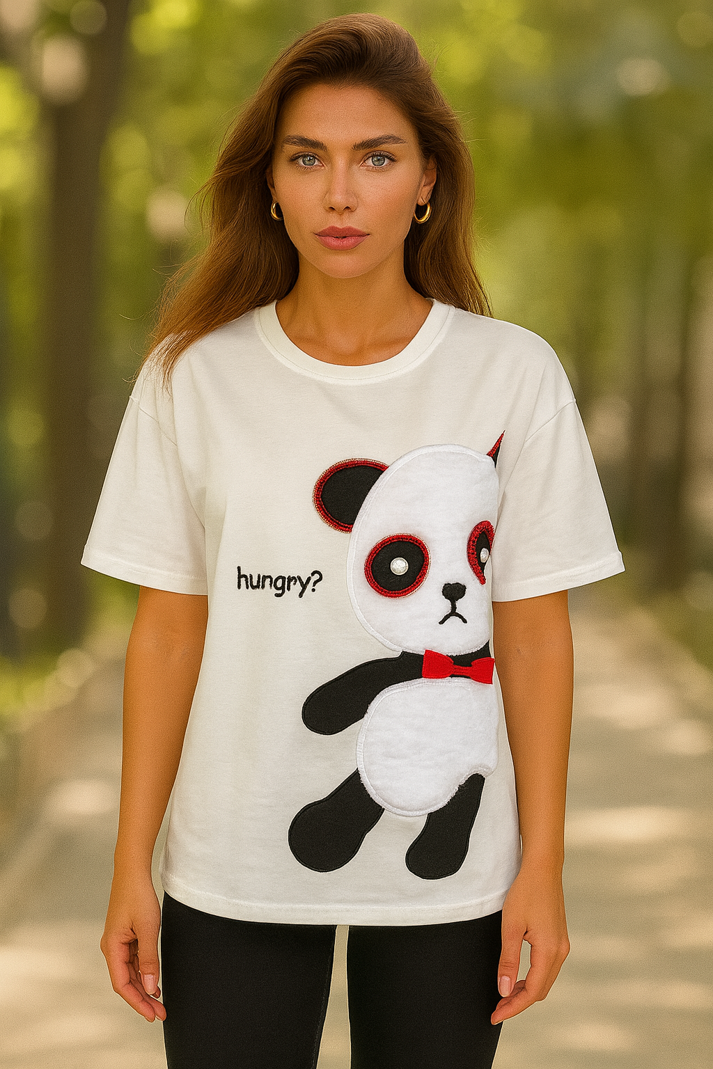 Kırmızı Boncuk İşlemeli Panda Detaylı Beyaz Oversize Tişört