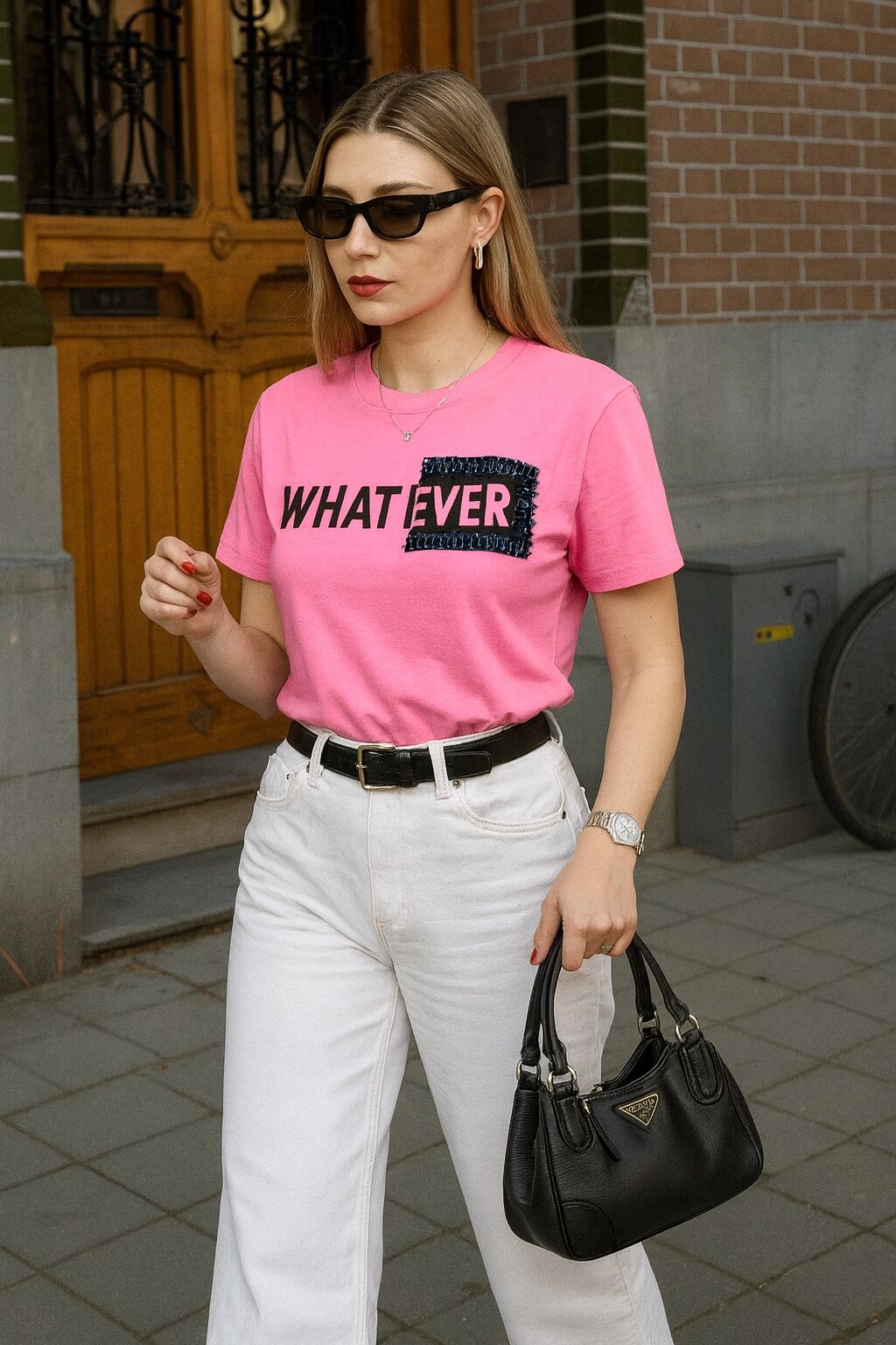 İşleme Detaylı Bisiklet Yaka Pembe Tişört