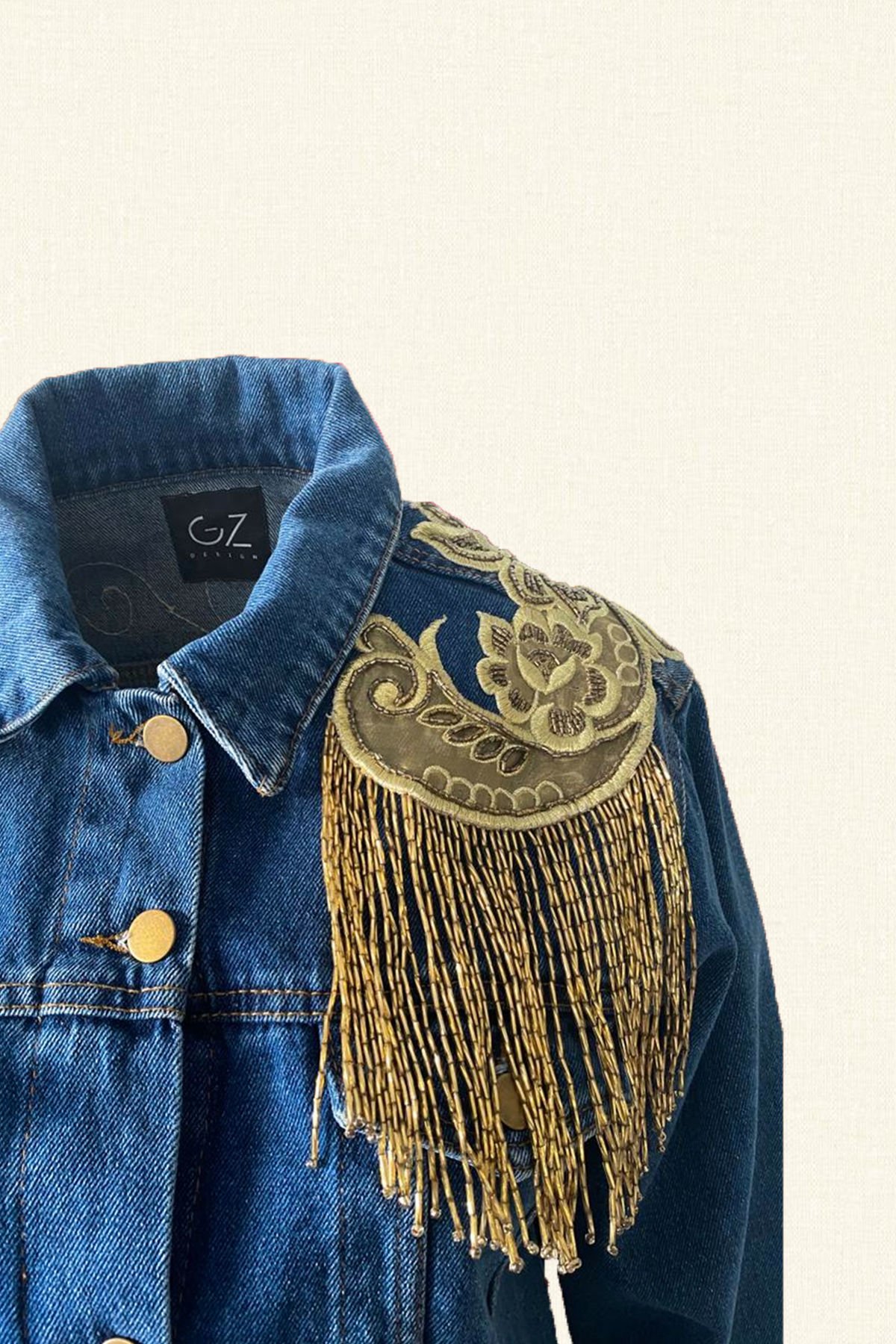 Sarı Sırma Detaylı Koyu Renk Kısa Jean Ceket