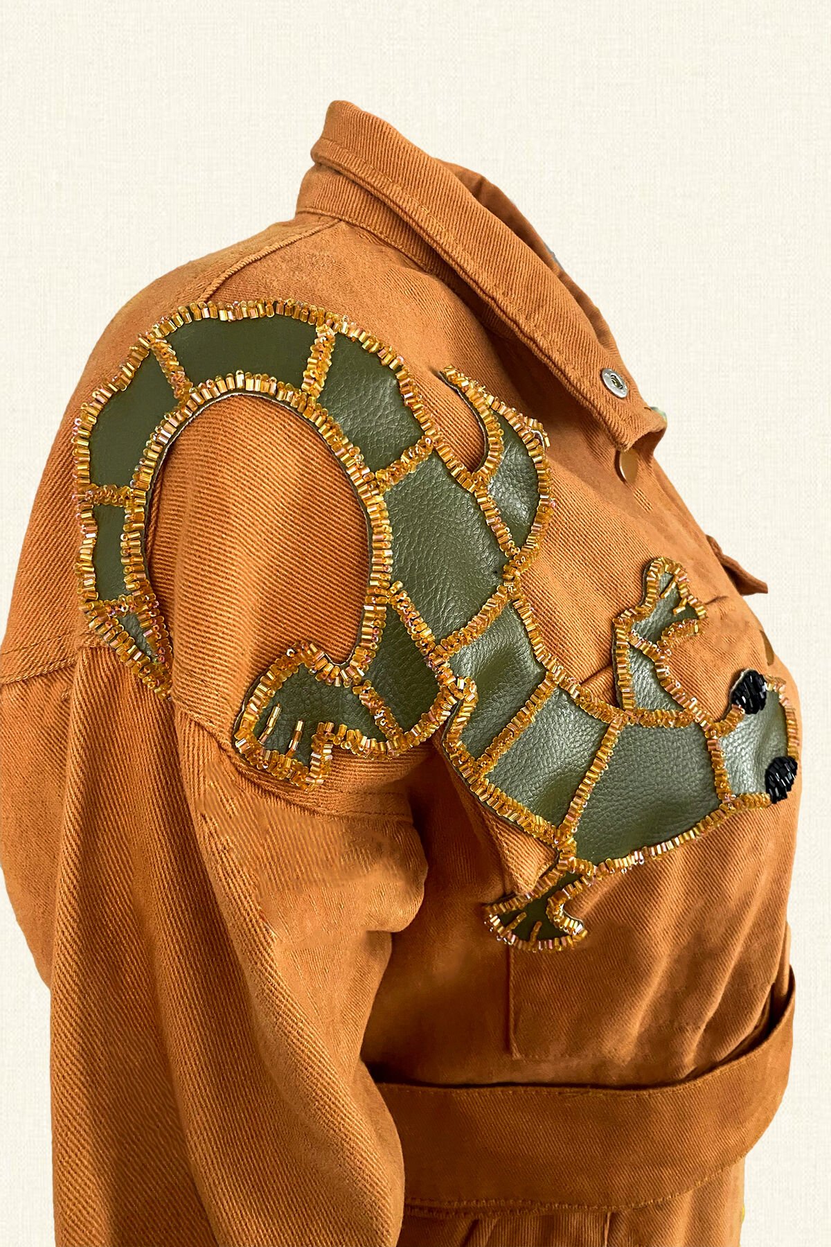 Deri Üzeri Boncuk İşlemeli Kertenkele Figürlü Kiremit Renk Jean Ceket