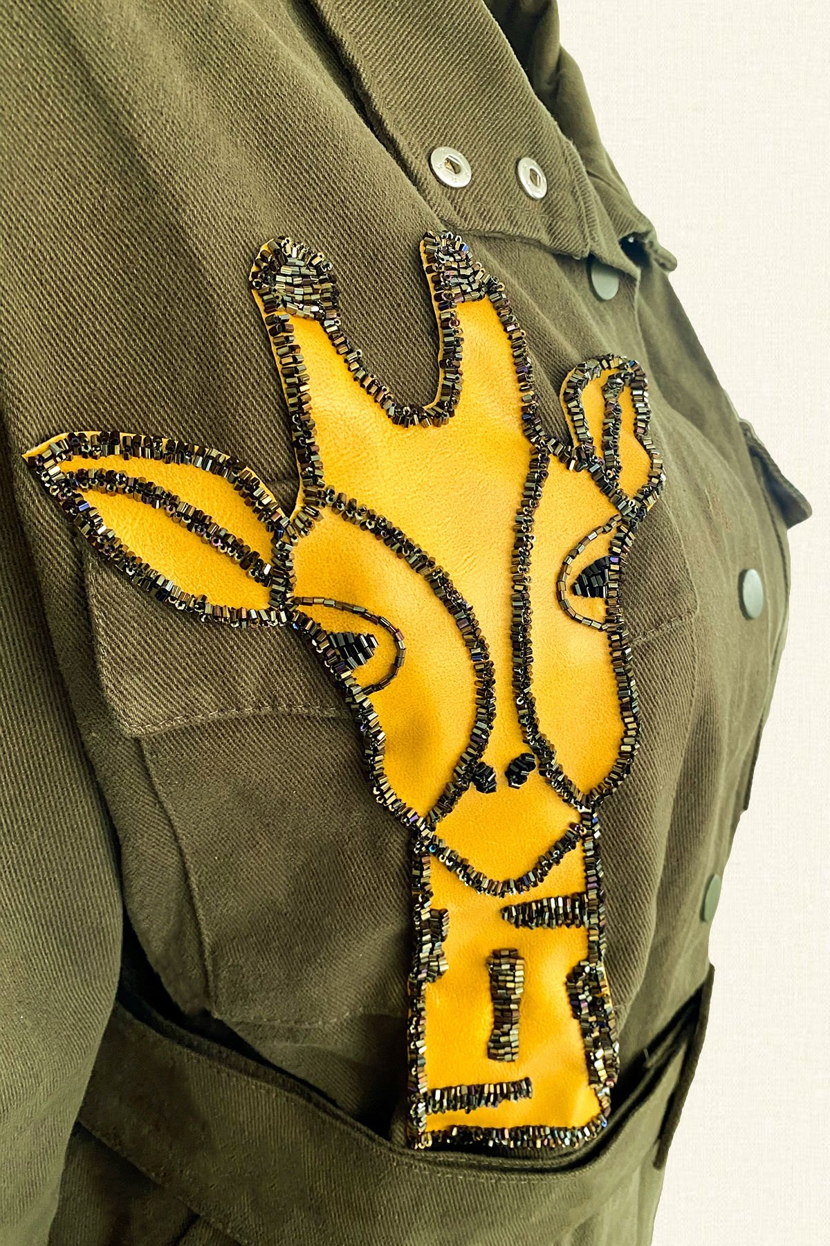 Deri Üzeri Boncuk İşlemeli Zürafa Figürlü Yeşil Renk Jean Ceket