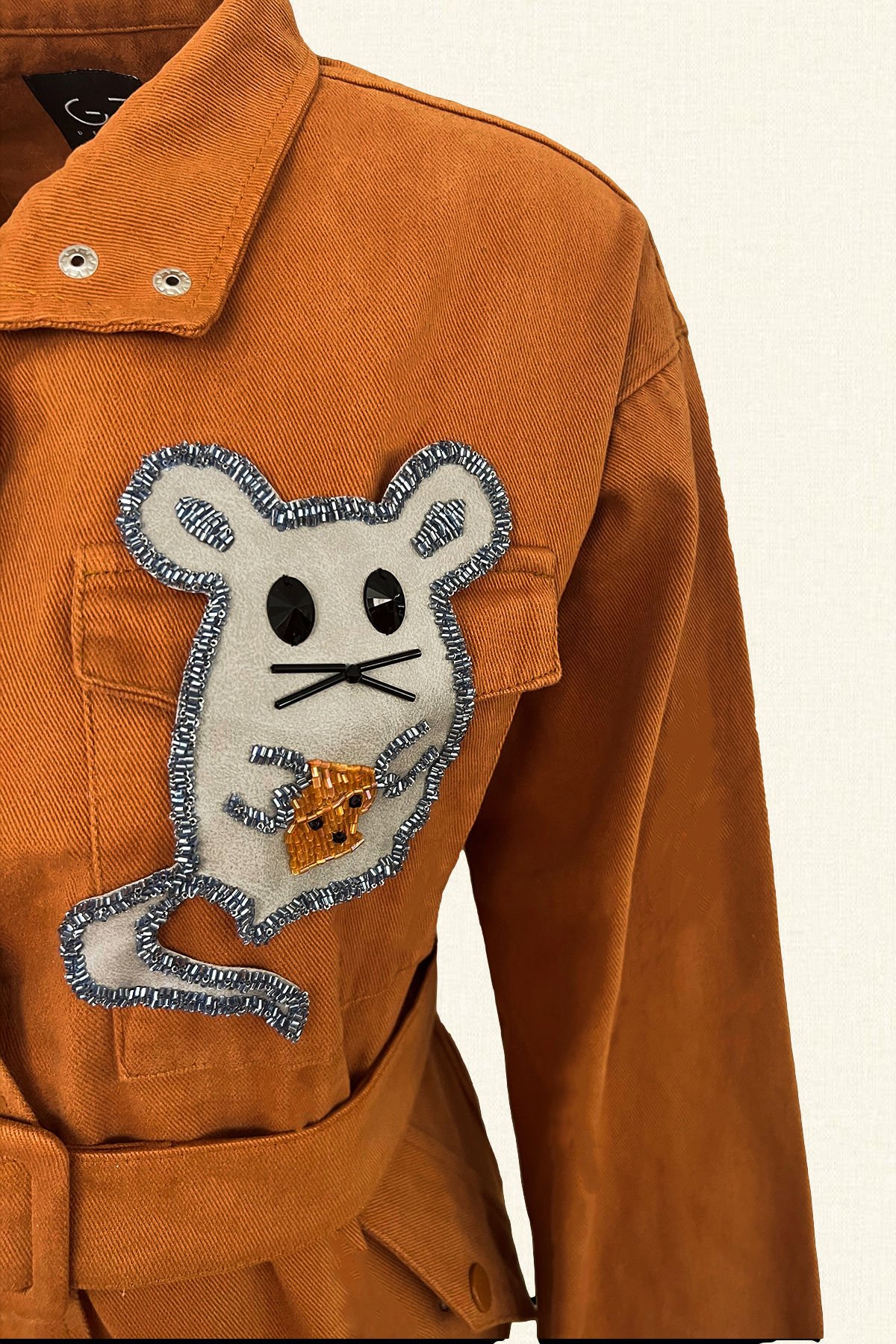 Deri Üzeri Boncuk İşlemeli Fare Figürlü Kiremit Renk Jean Ceket