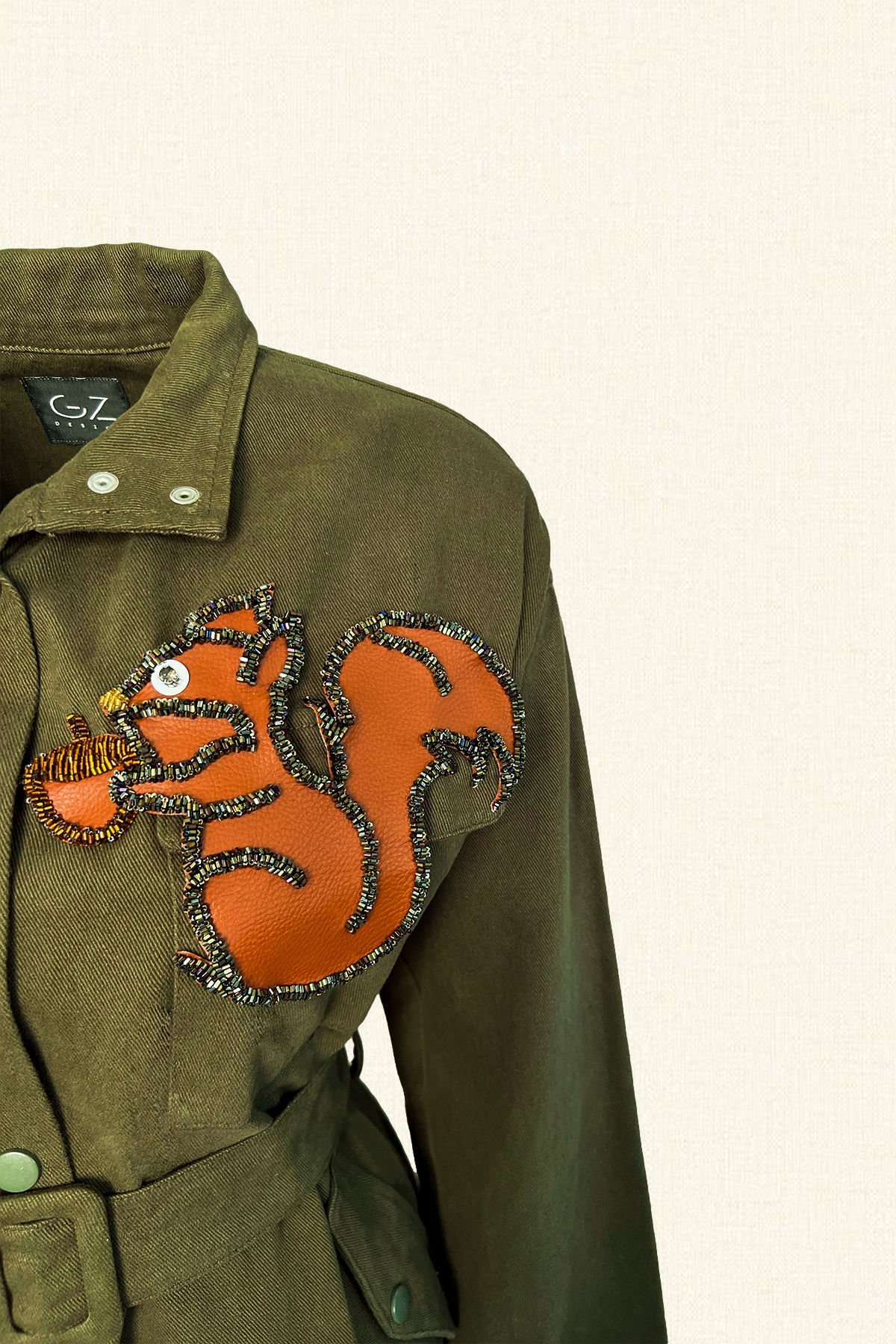 Deri Üzeri Boncuk İşlemeli Sincap Figürlü Yeşil Renk Jean Ceket