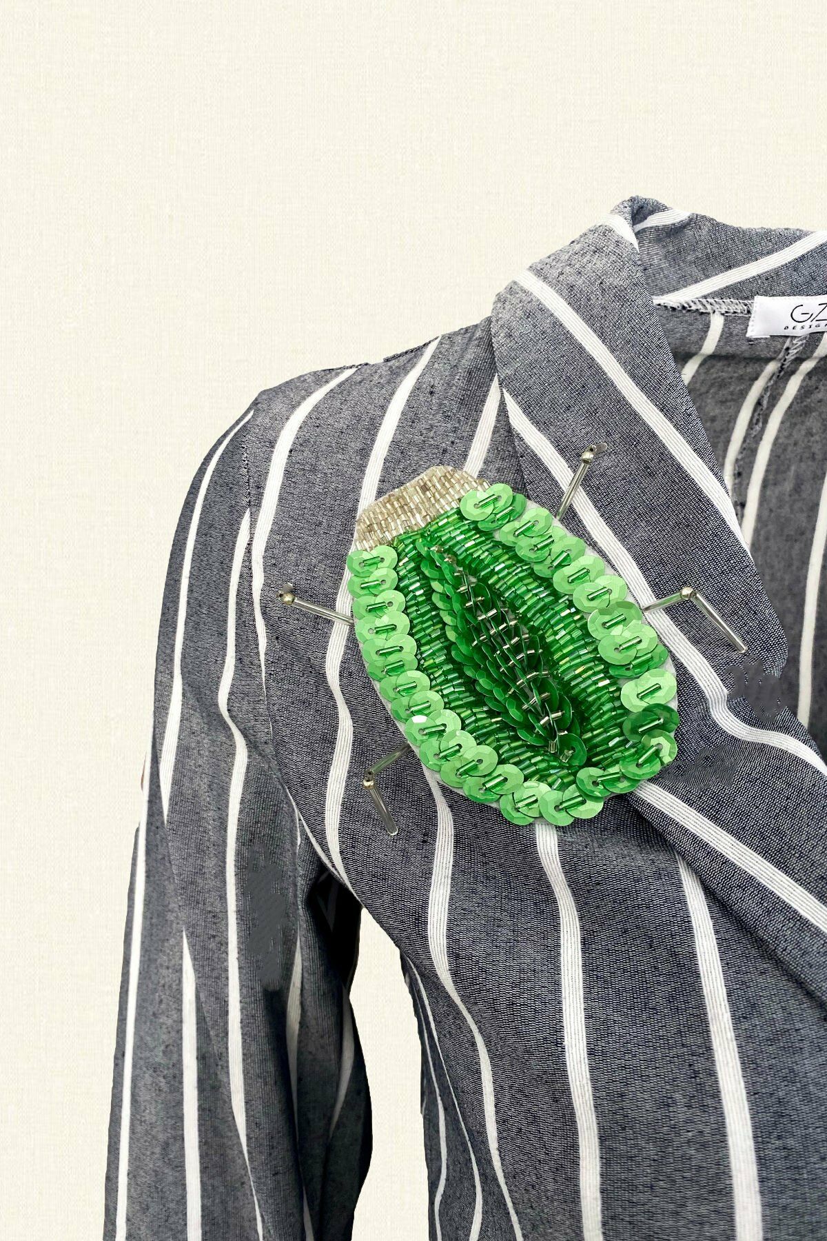 Yeşil Böcek İşlemeli Beyaz Çizgili Gri Renk Keten Blazer Ceket