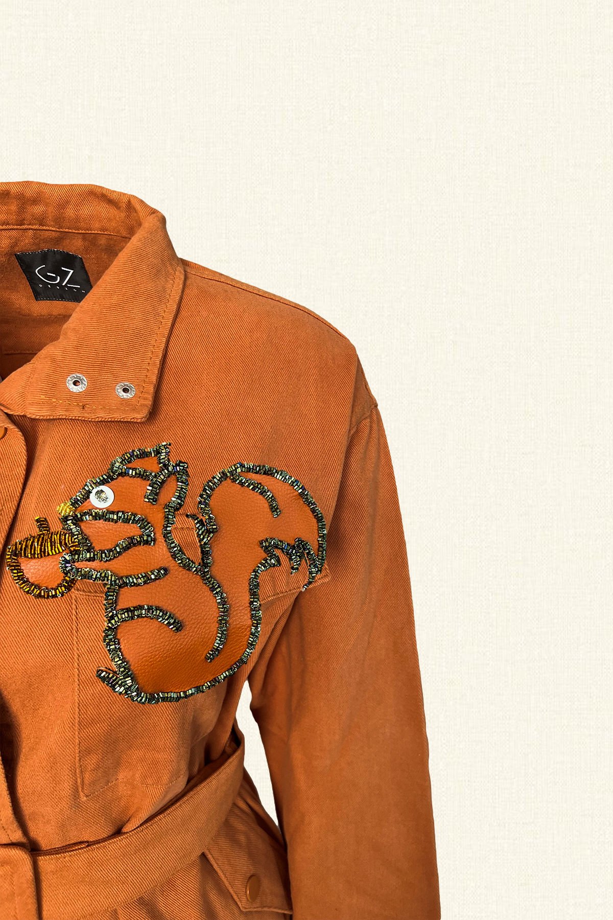 Deri Üzeri Boncuk İşlemeli Sincap Figürlü Kiremit Renk Jean Ceket