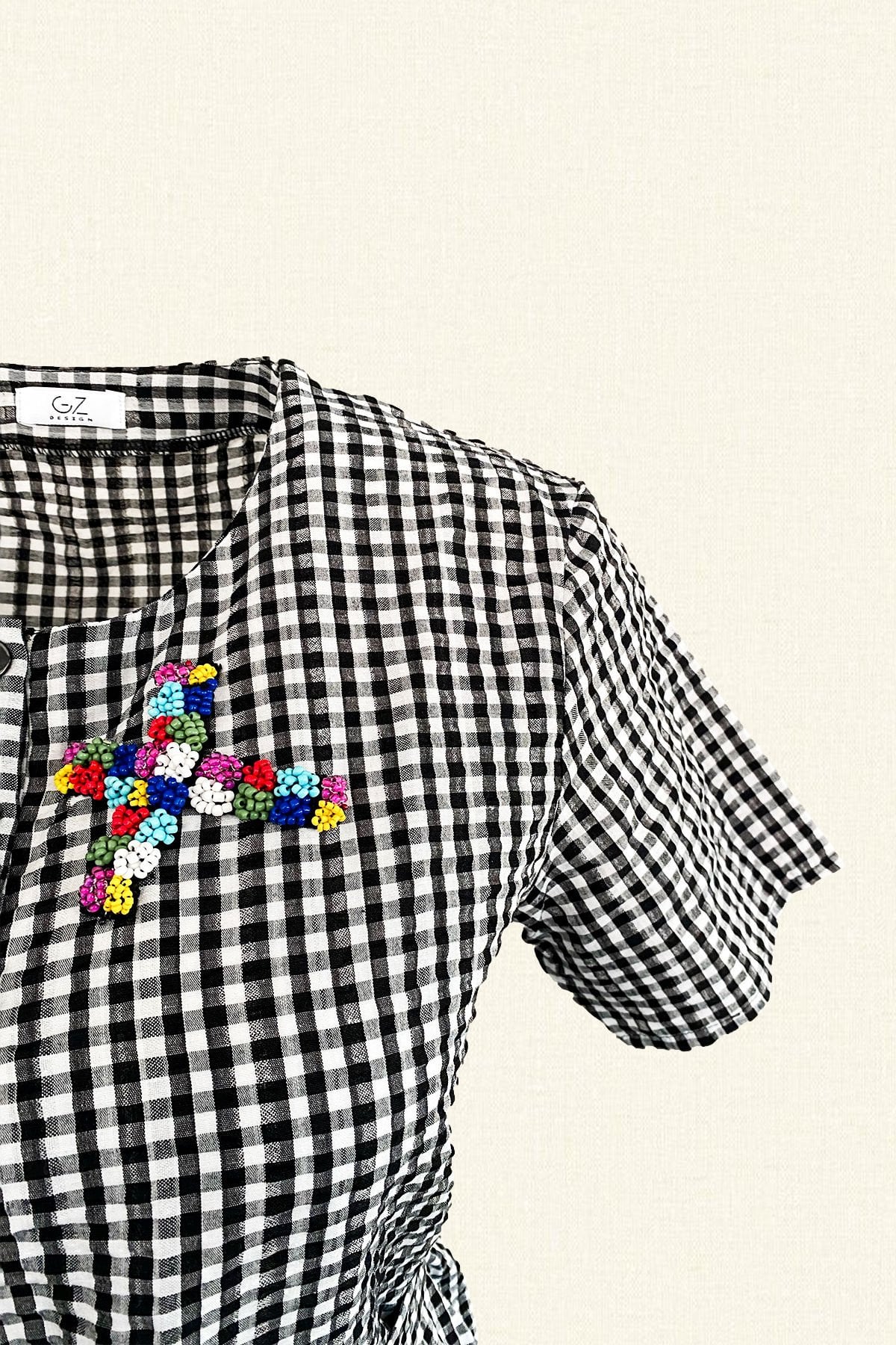 Renkli X İşlemeli Siyah Pötikare Midi Boy Elbise