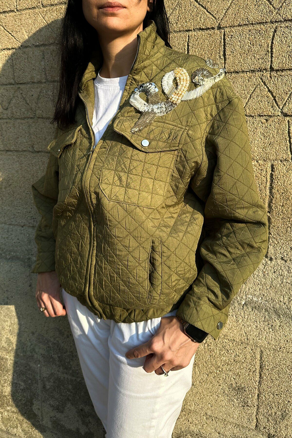 Helezon Motifli İnci ve Kristal Taş İşlemeli Asker Yeşili Oversize Bomber Ceket