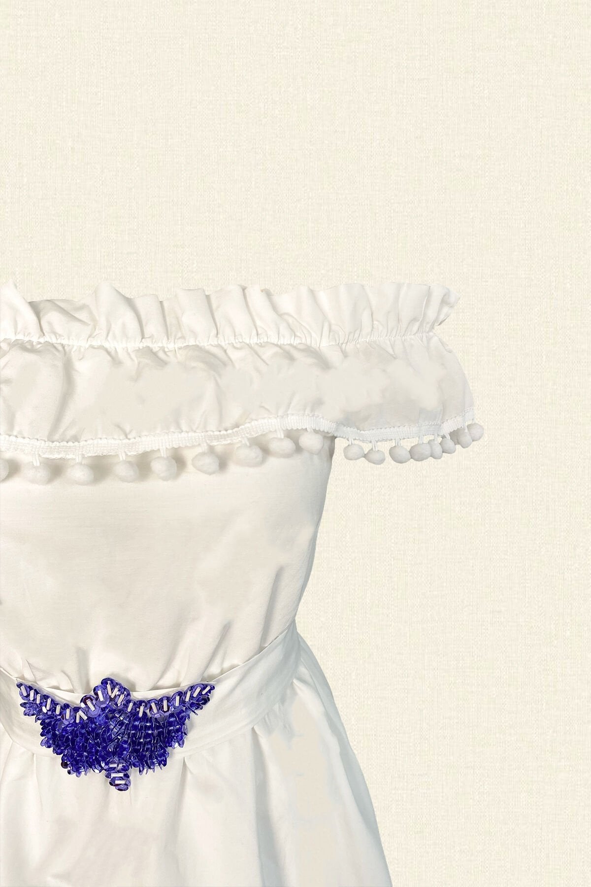 Kemeri Lila Renk İşlemeli Beyaz Kayık Yaka Elbise