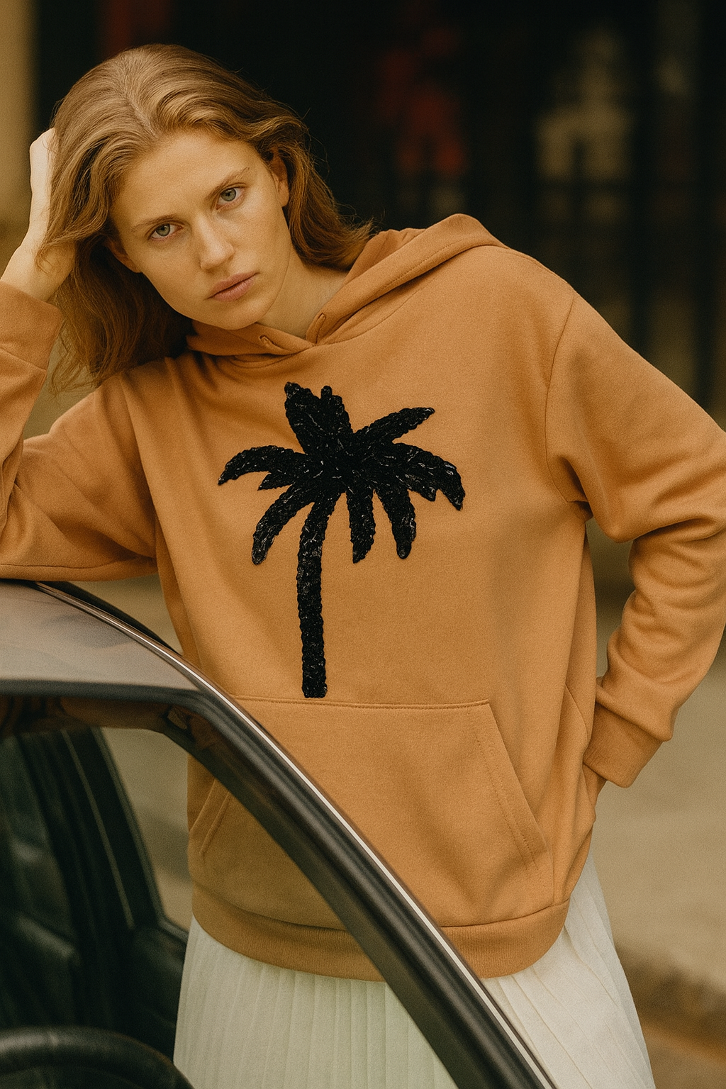 Siyah Palmiye İşlemeli Krem Renk Kapişonlu Sweatshirt