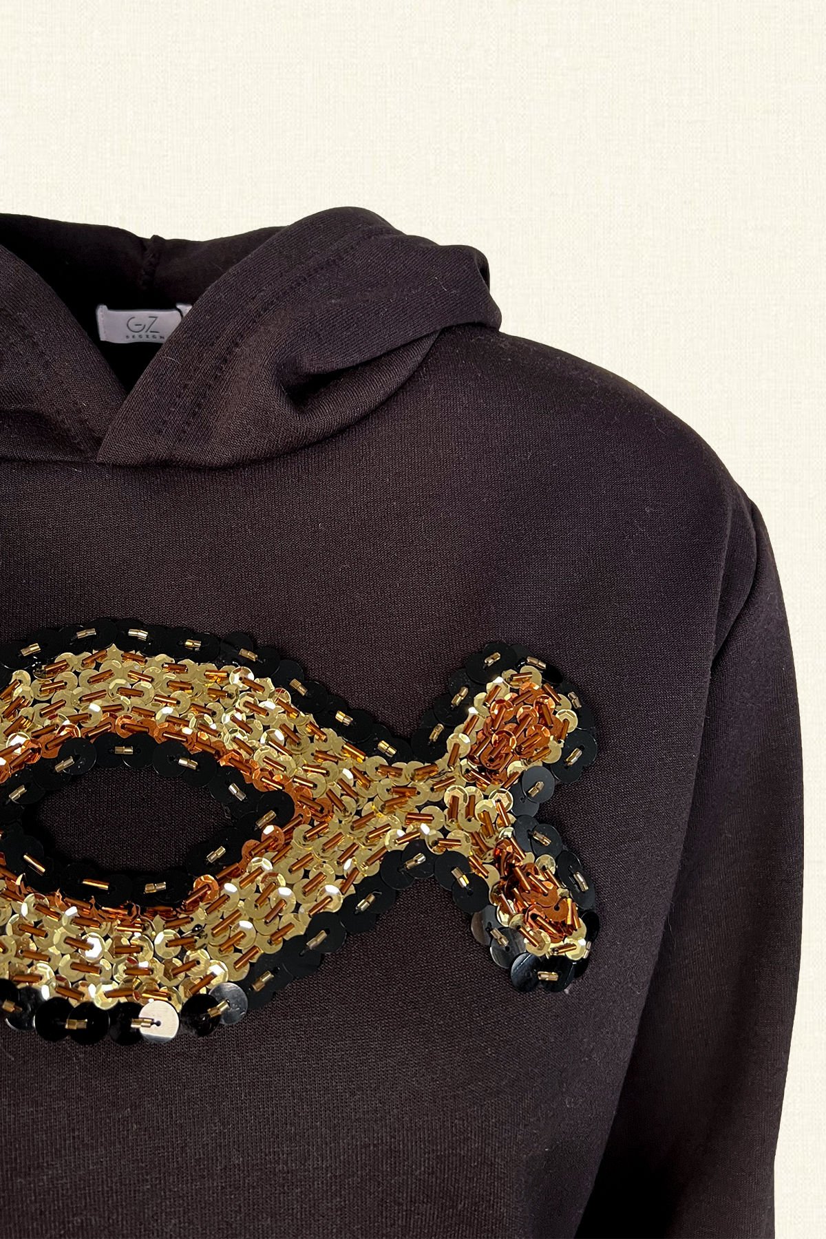 Gold İşlemeli Siyah Renk Kapişonlu Sweatshirt