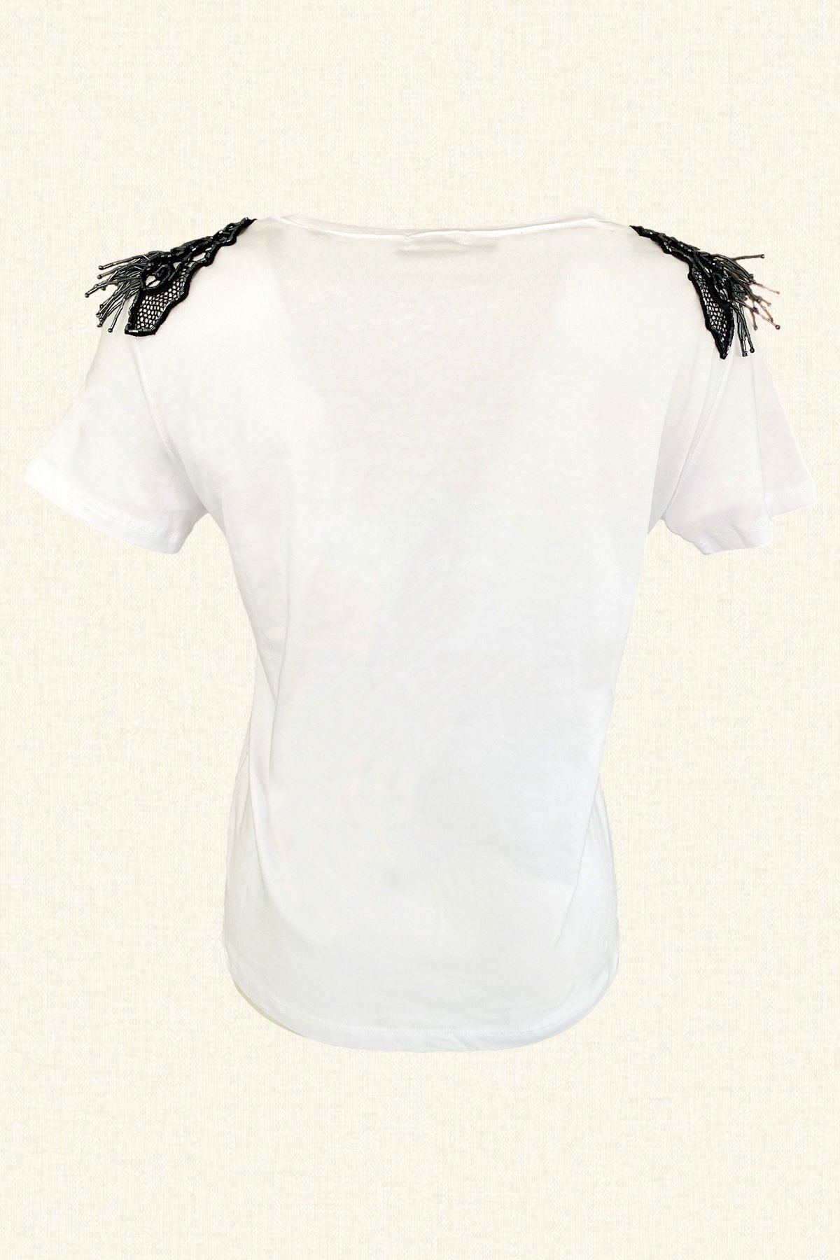 Omuzları Siyah Boncuk İşlemeli Beyaz V Yaka Tişört
