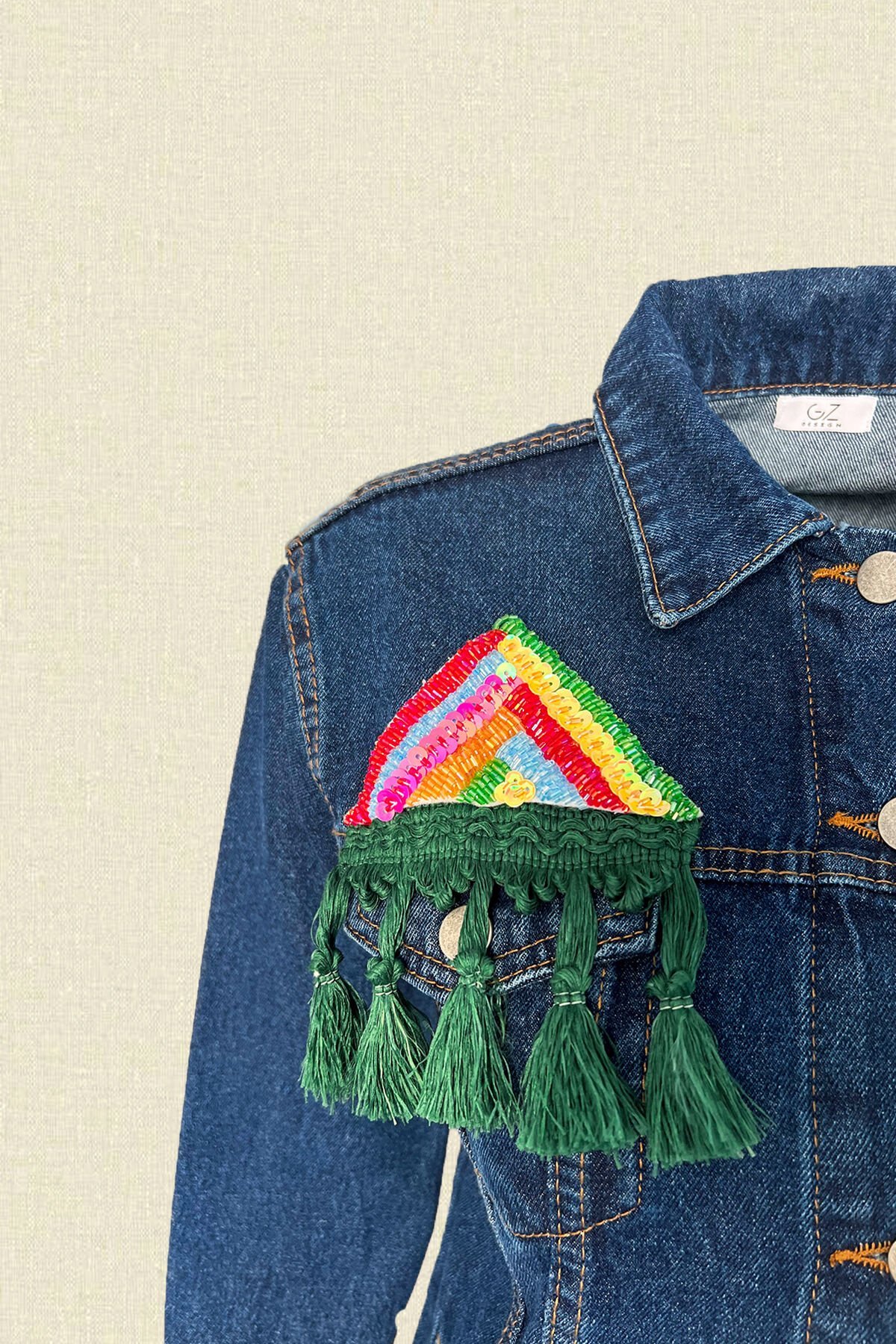 Renkli İşlemeli Yeşil Püskül Detaylı Koyu Renk Jean Ceket