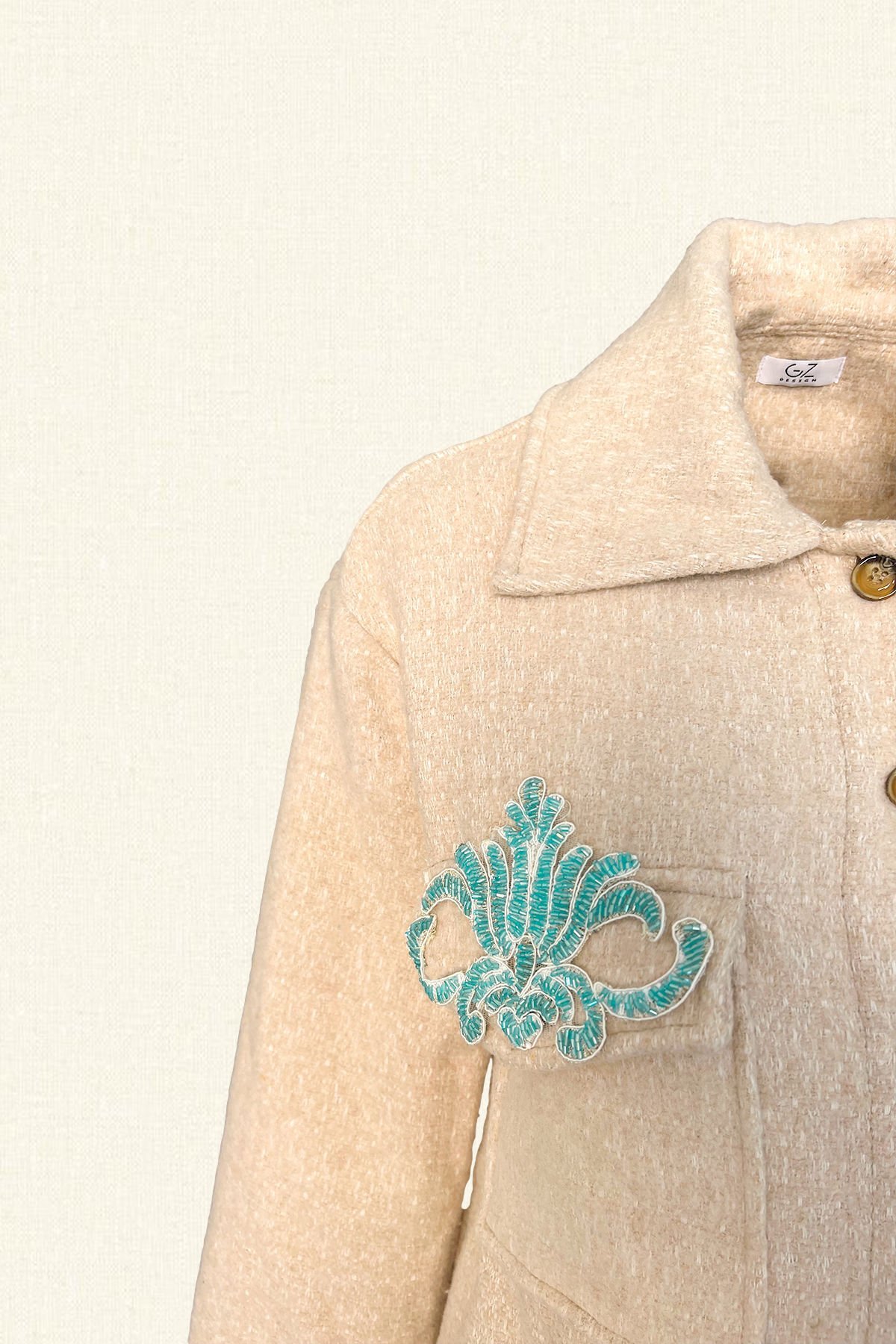 Mavi İşlemeli Krem Renk Yünlü Kaşe Ceket