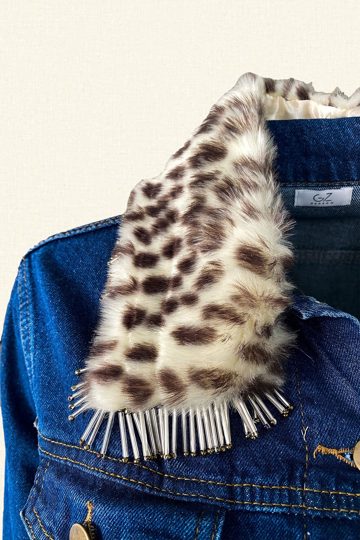 Yakası Kürk Ve Boncuk Detaylı Koyu Renk Jean Ceket