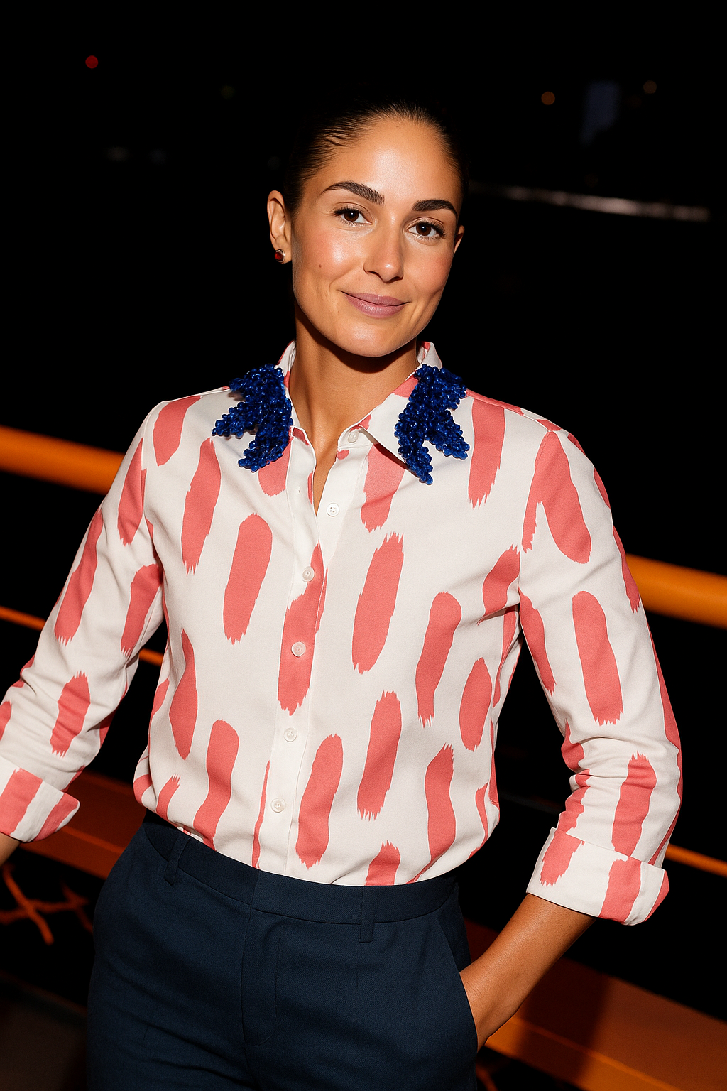 Lacivert İşlemeli Pembe Desenli Beyaz Gömlek