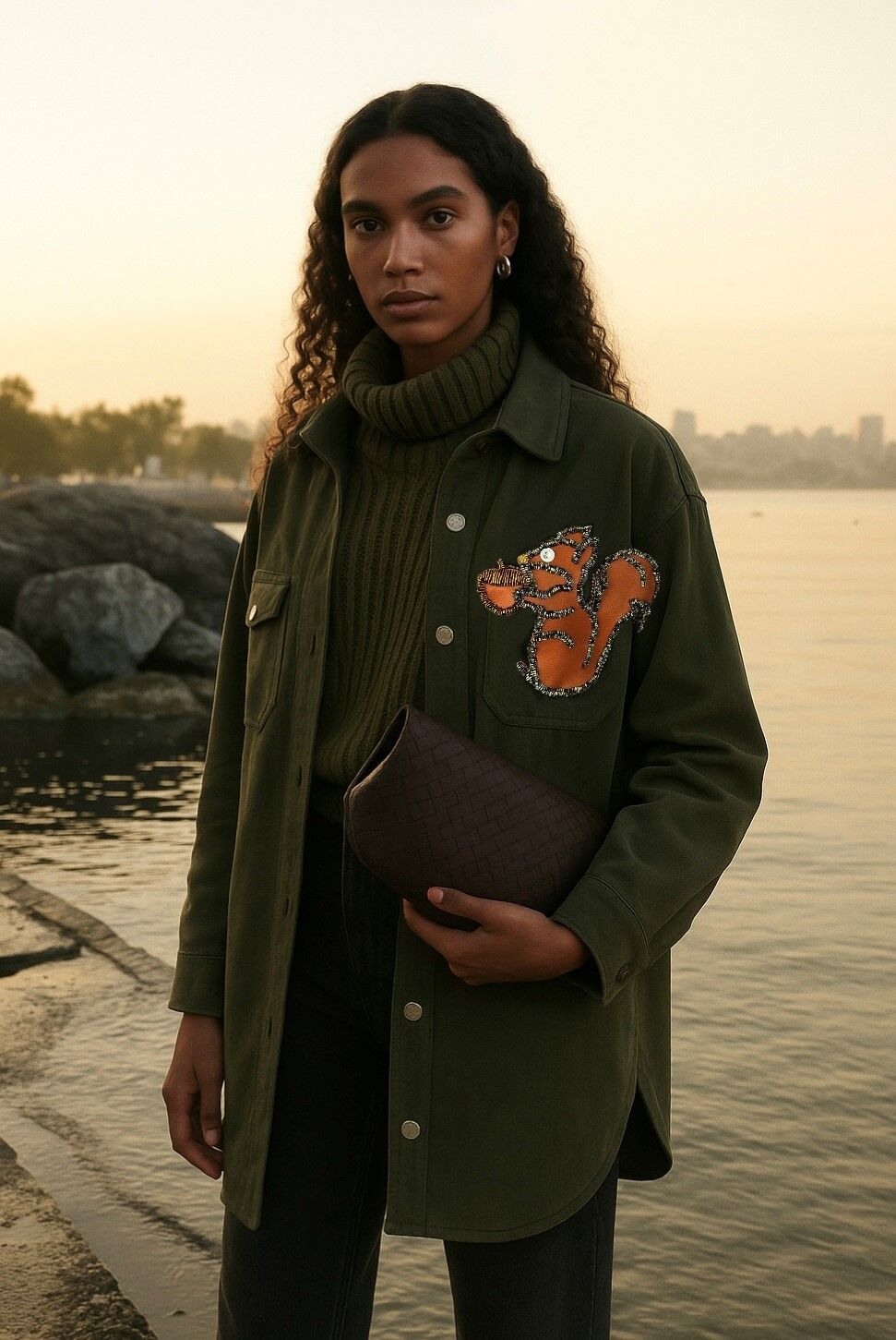 Deri Üzeri Boncuk İşlemeli Sincap Figürlü Uzun Yeşil Renk Jean Ceket