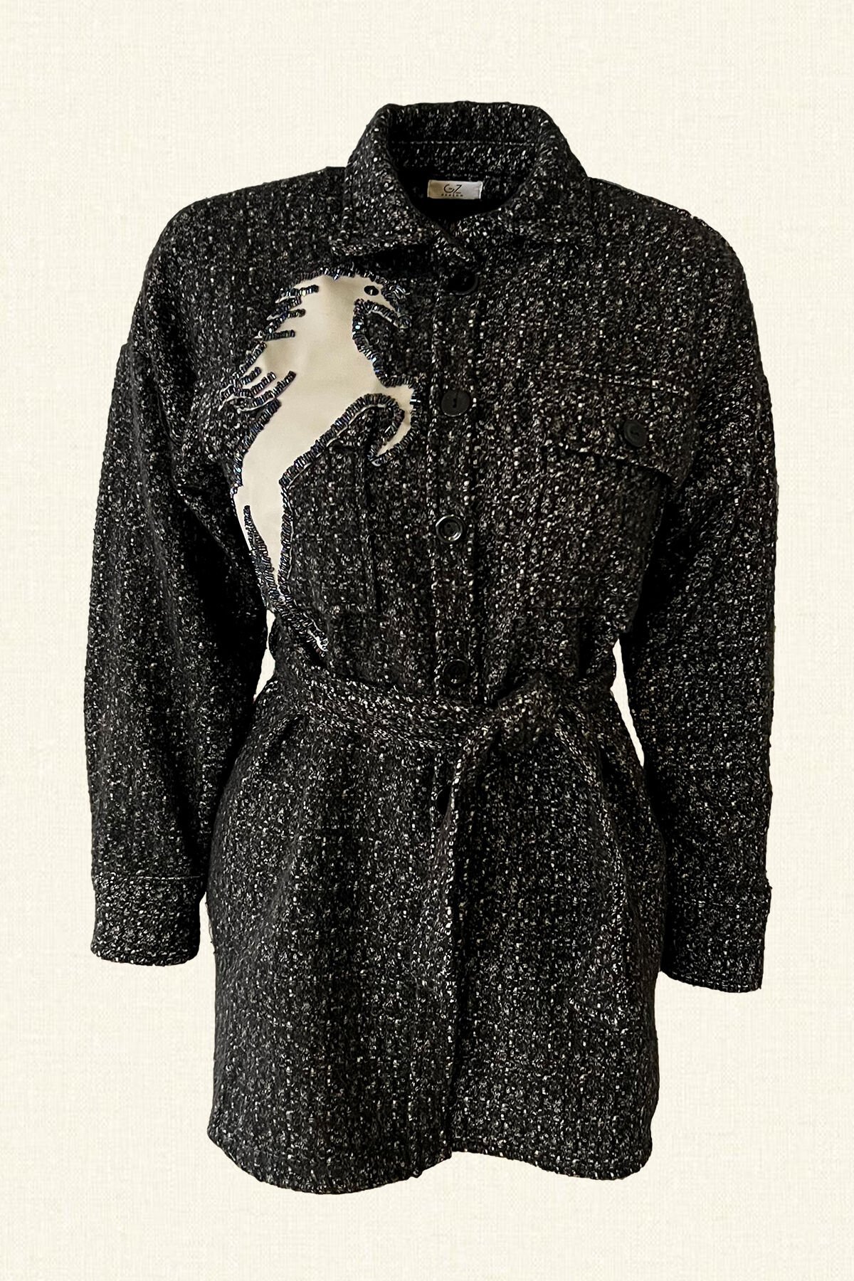 Gri Deri At Figürlü Boncuk İşlemeli Beli Kemerli Siyah Yünlü Kaşe Ceket