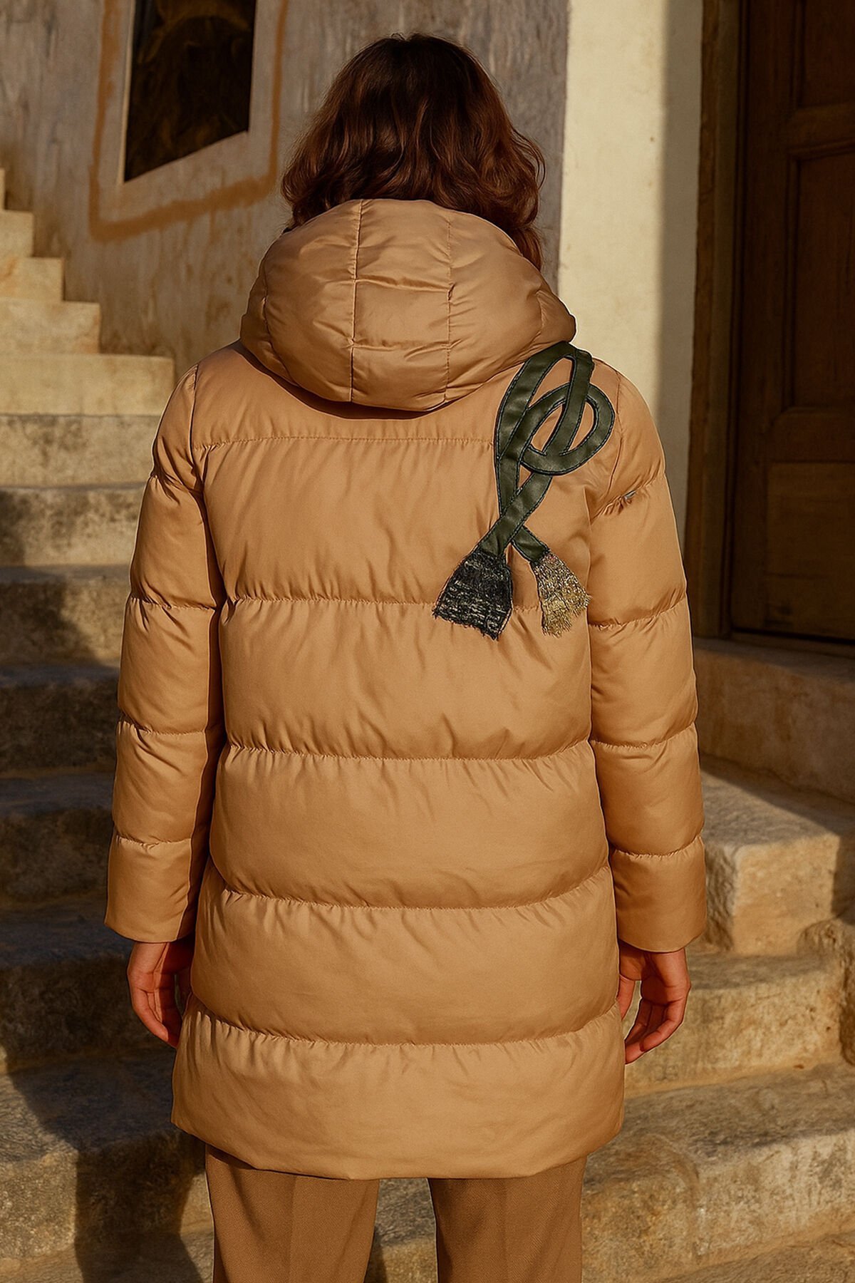 Yeşil Deri Püskül İşlemeli Krem Renk Şişme Uzun Mont