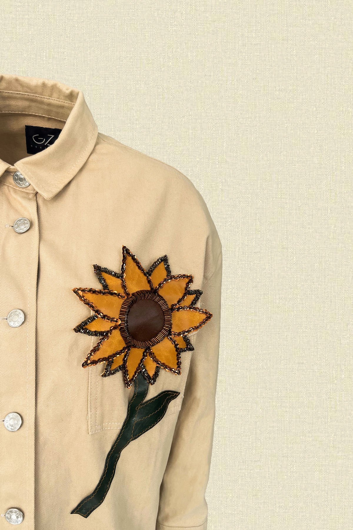 Deri Üzeri Boncuk İşlemeli Ayçiçeği Figürlü Uzun Krem Renk Jean Ceket