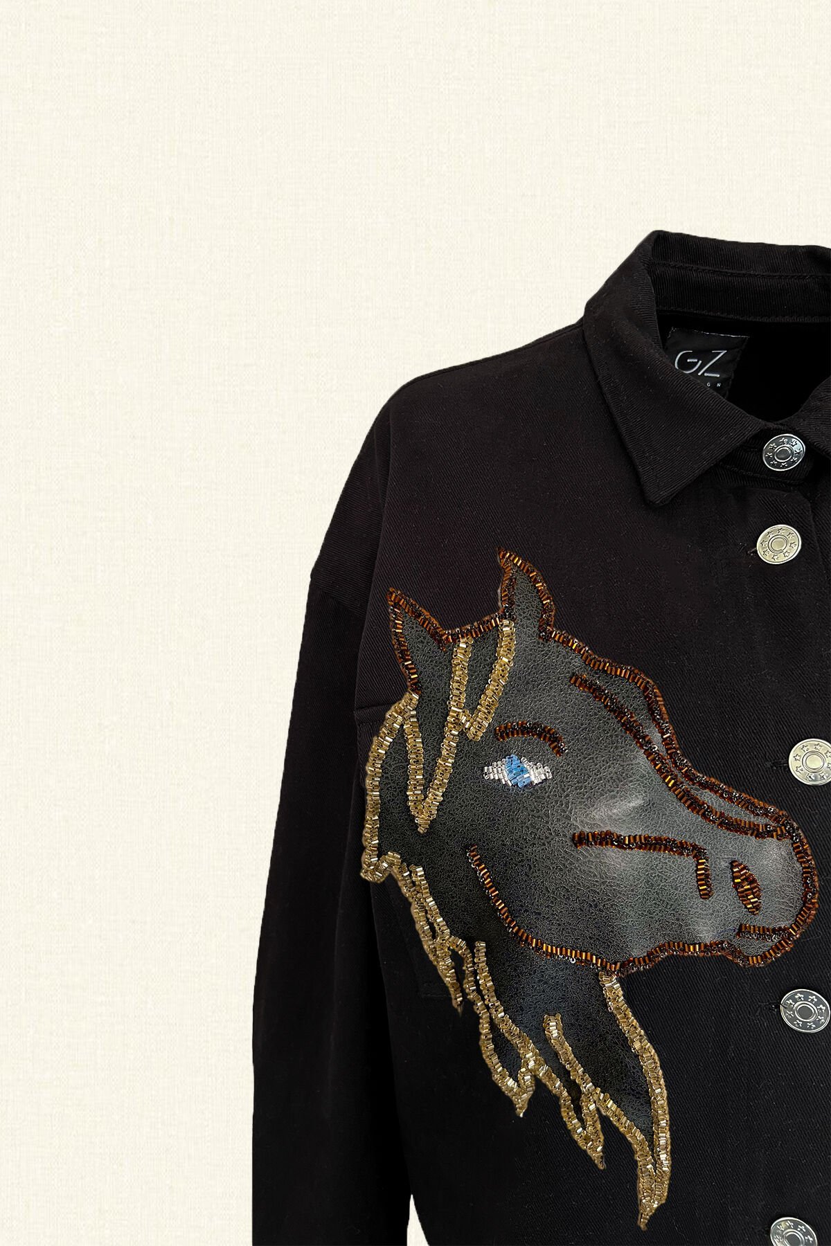 Deri Üzeri Mavi Gözlü At Figürlü Uzun Siyah Renk Jean Ceket