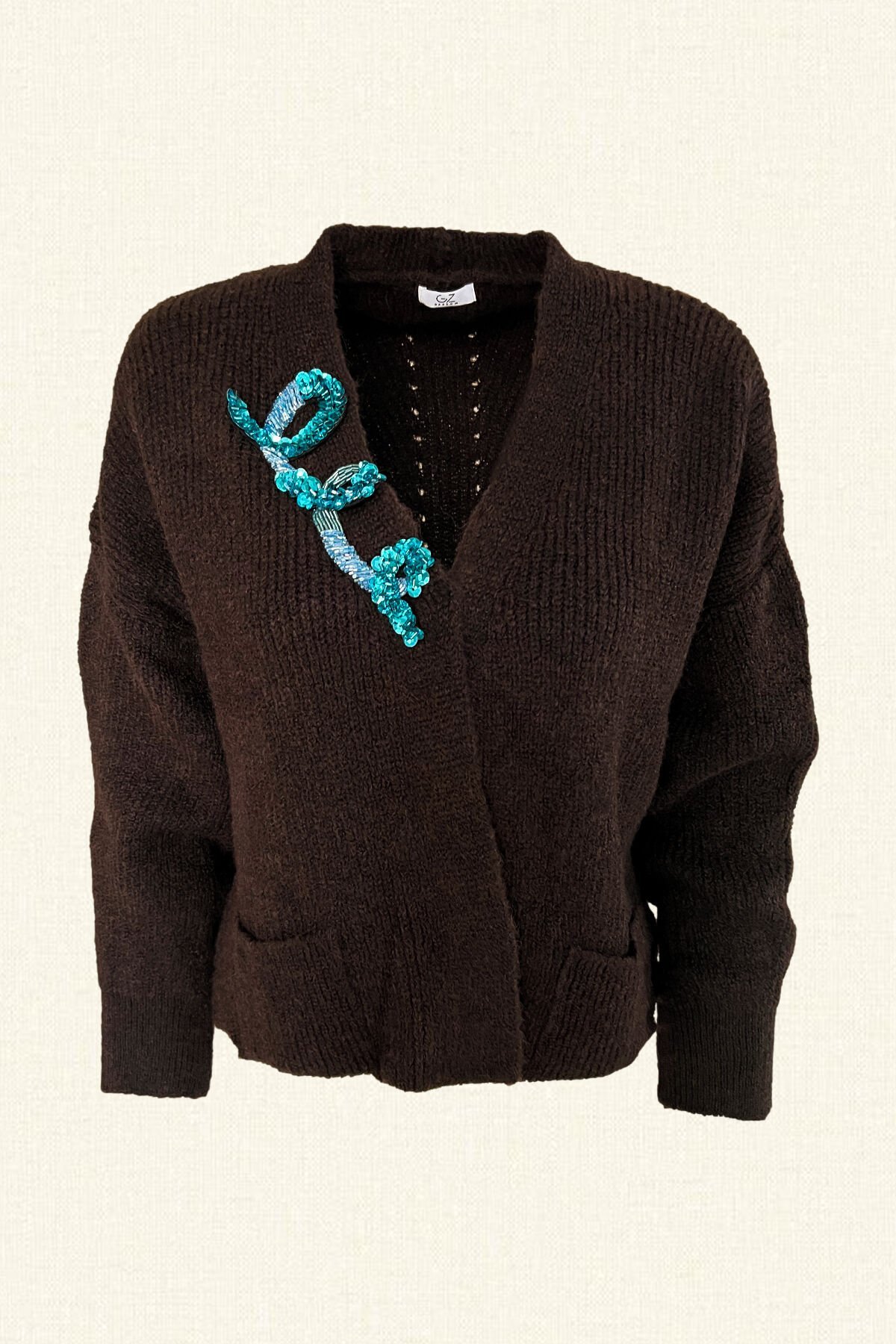 Mavi İşlemeli Kahverengi Hırka