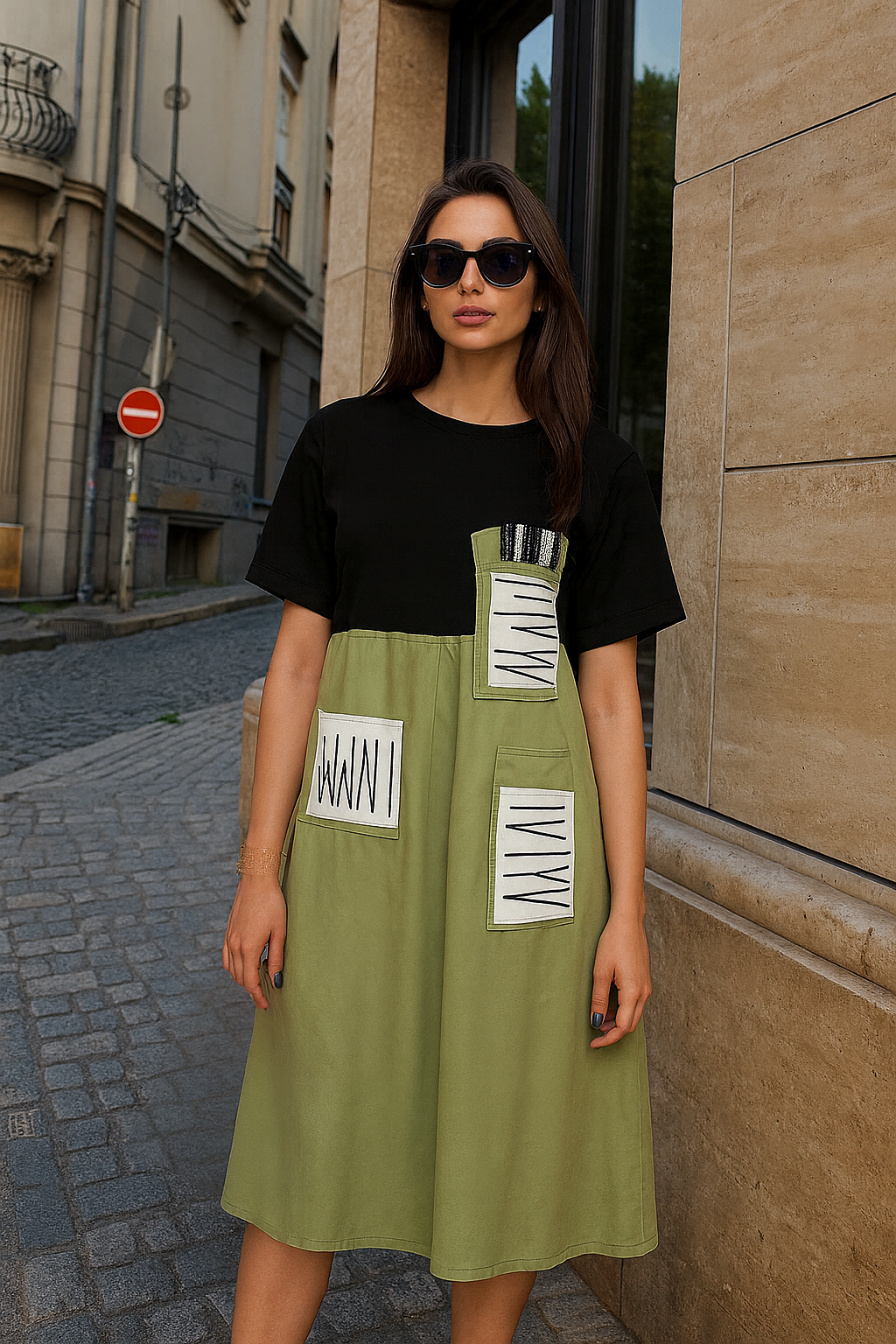 Boncuk İşlemeli Cep Detaylı Oversize Yeşil Etekli Siyah Elbise