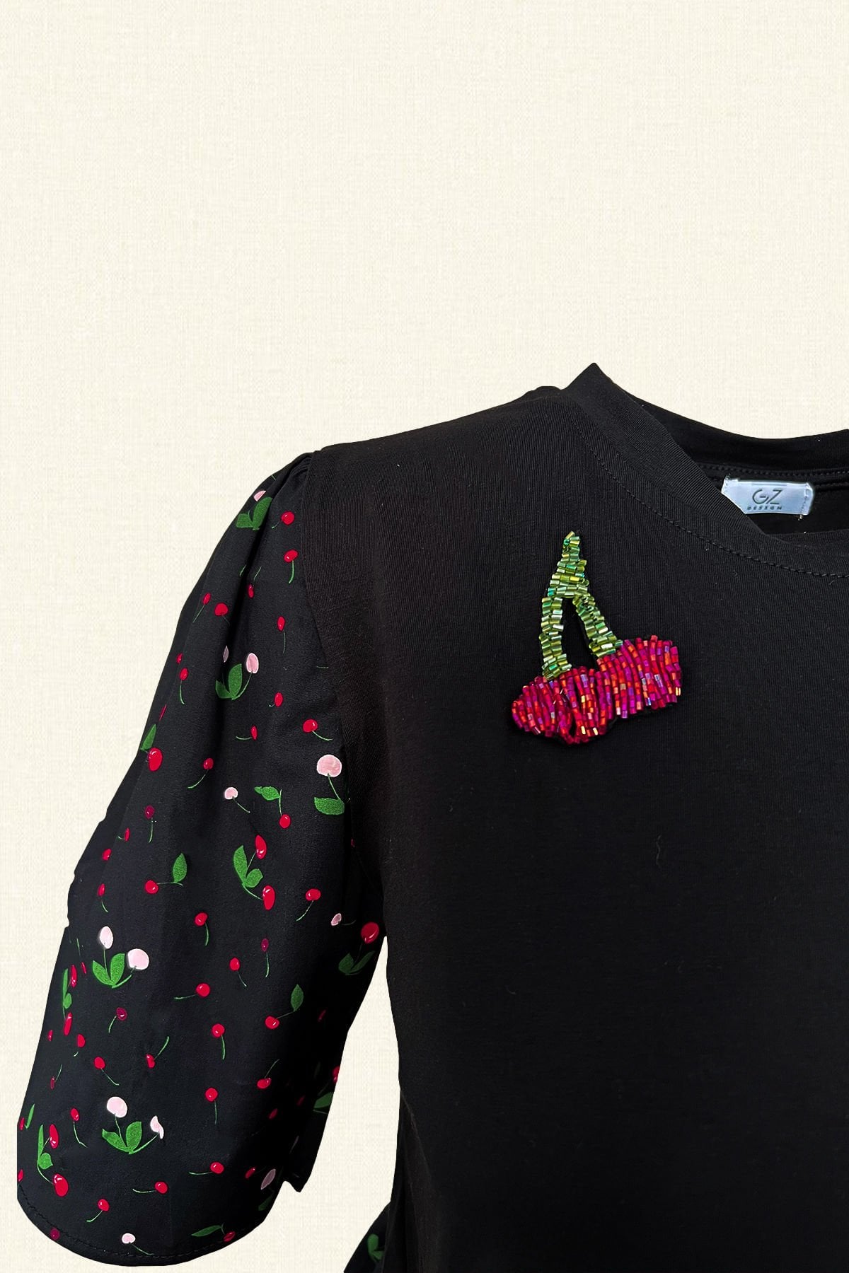Kiraz İşlemeli Fırfır Detaylı Siyah Bisiklet Yaka Oversize Tişört