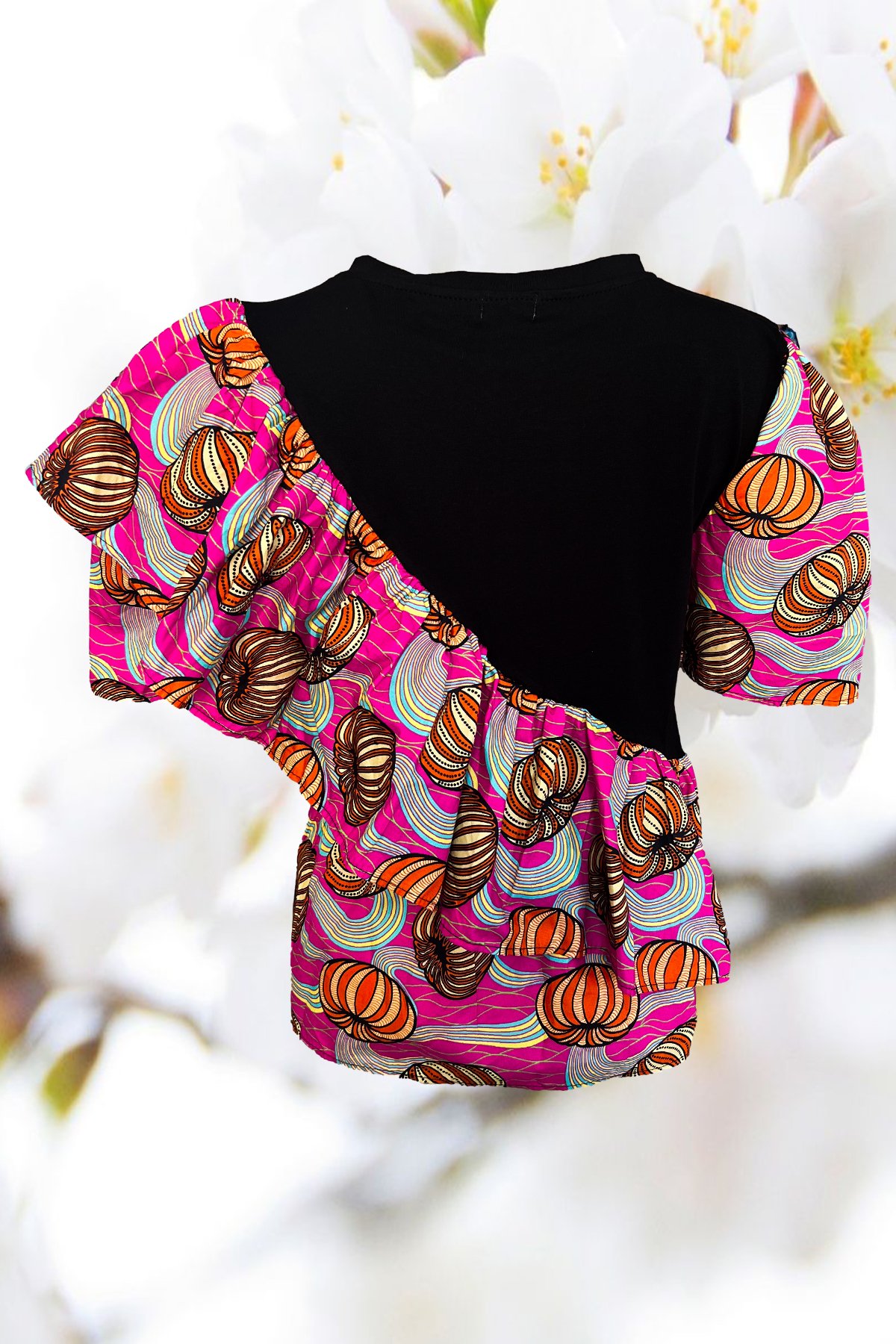 Turuncu İşlemeli Renkli Fırfır Detaylı Siyah Oversize Tişört