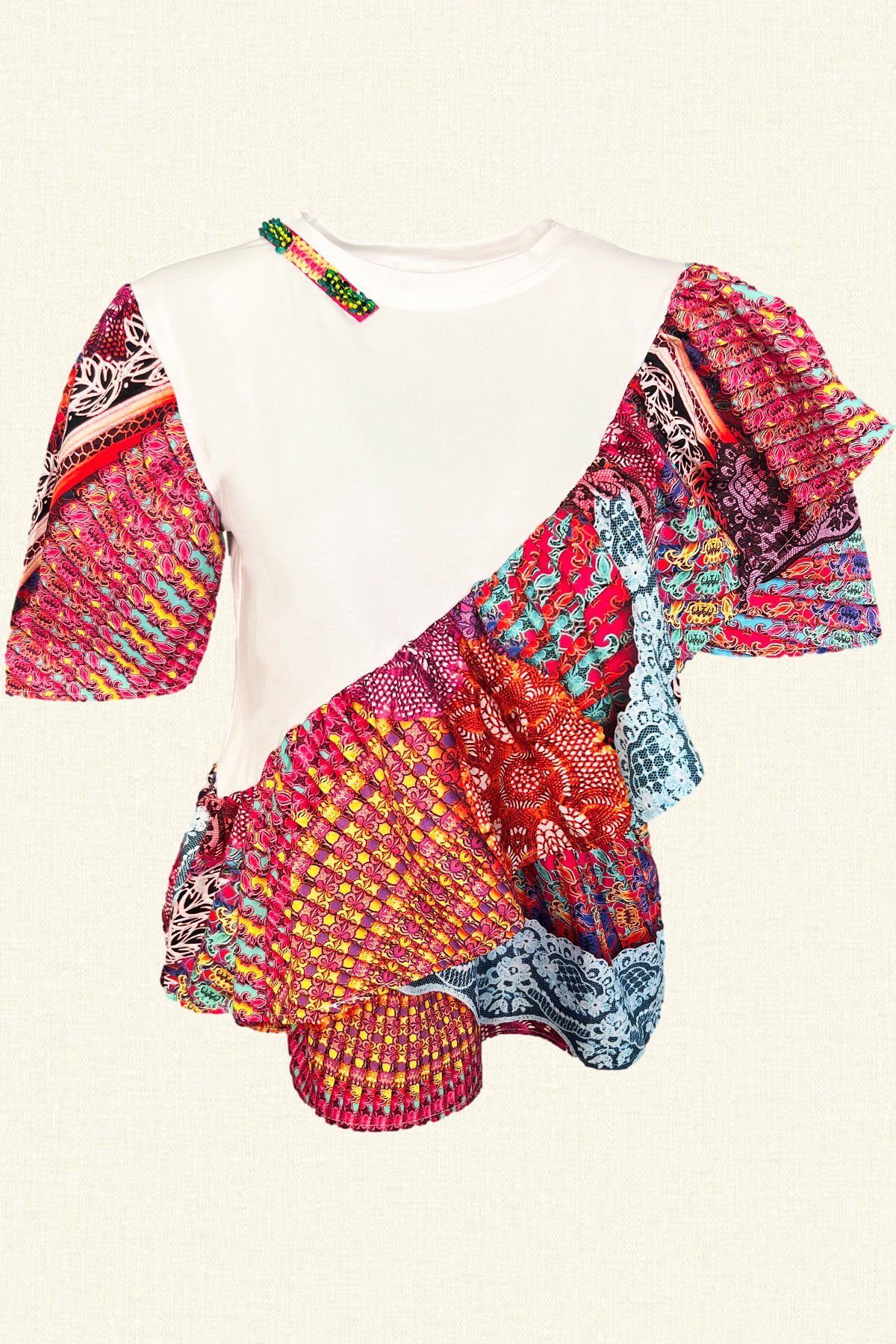 Boncuk İşlemeli Renkli Fırfır Detaylı Beyaz Bisiklet Yaka Oversize Tişört