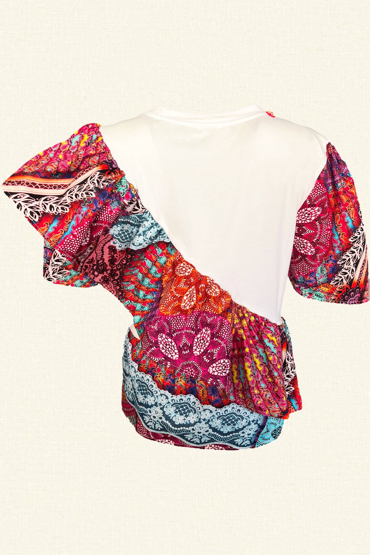 Boncuk İşlemeli Renkli Fırfır Detaylı Beyaz Bisiklet Yaka Oversize Tişört