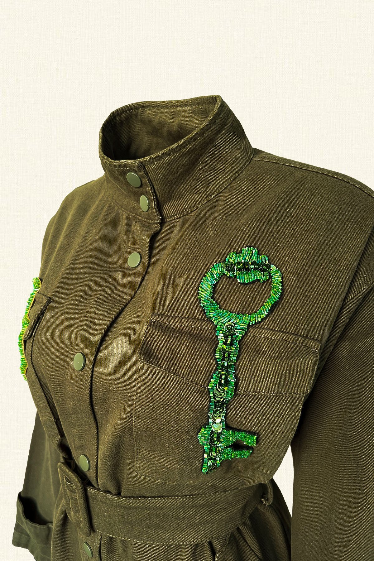 Deri Üzeri Kilit Figürlü Anahtar İşlemeli Yeşil Renk Jean Ceket