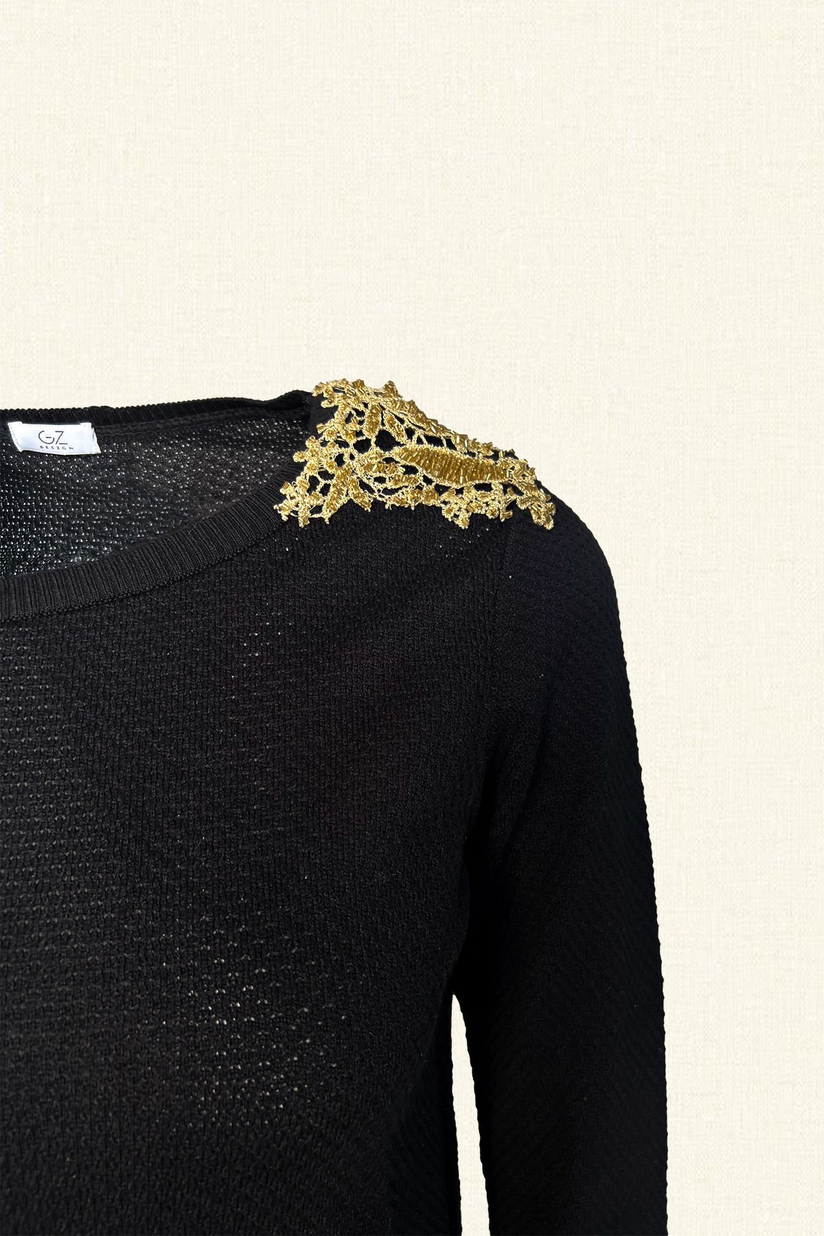 Omuzları Gold İşlemeli Siyah Renk Triko Kazak