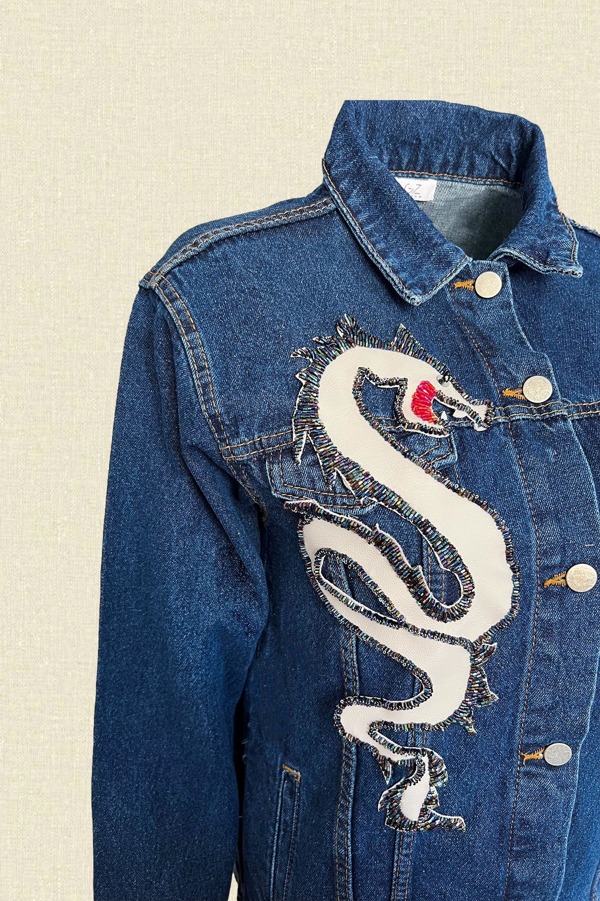 Gri Deri Üzeri Boncuk İşlemeli Ejderha Figürlü Koyu Renk Jean Ceket